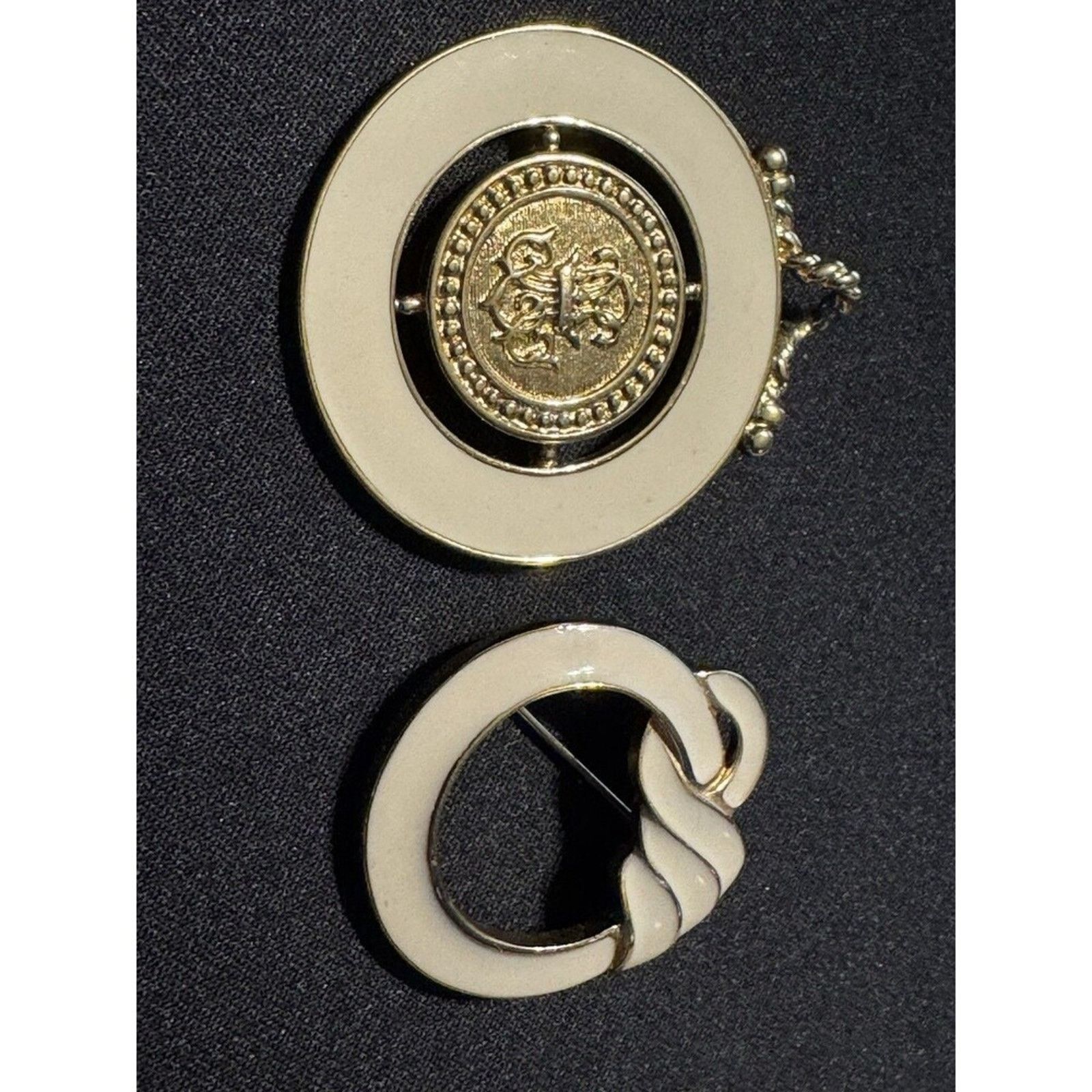 Monet 2 Monet Gold Tone/Enamel Brooch Coat Of Arms Pendant EUC Size ONE SIZE - 2 Thumbnail