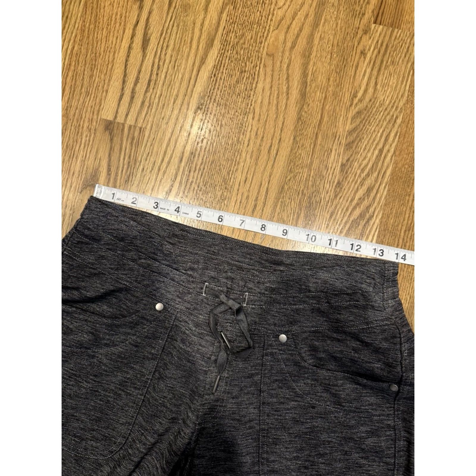 Vintage Kuhl Pants Womens 4 Gray Mova Straight Leg Pull Cargo Women Size Dark Grey Size 27" / US 4 / IT 40 - 6 Thumbnail