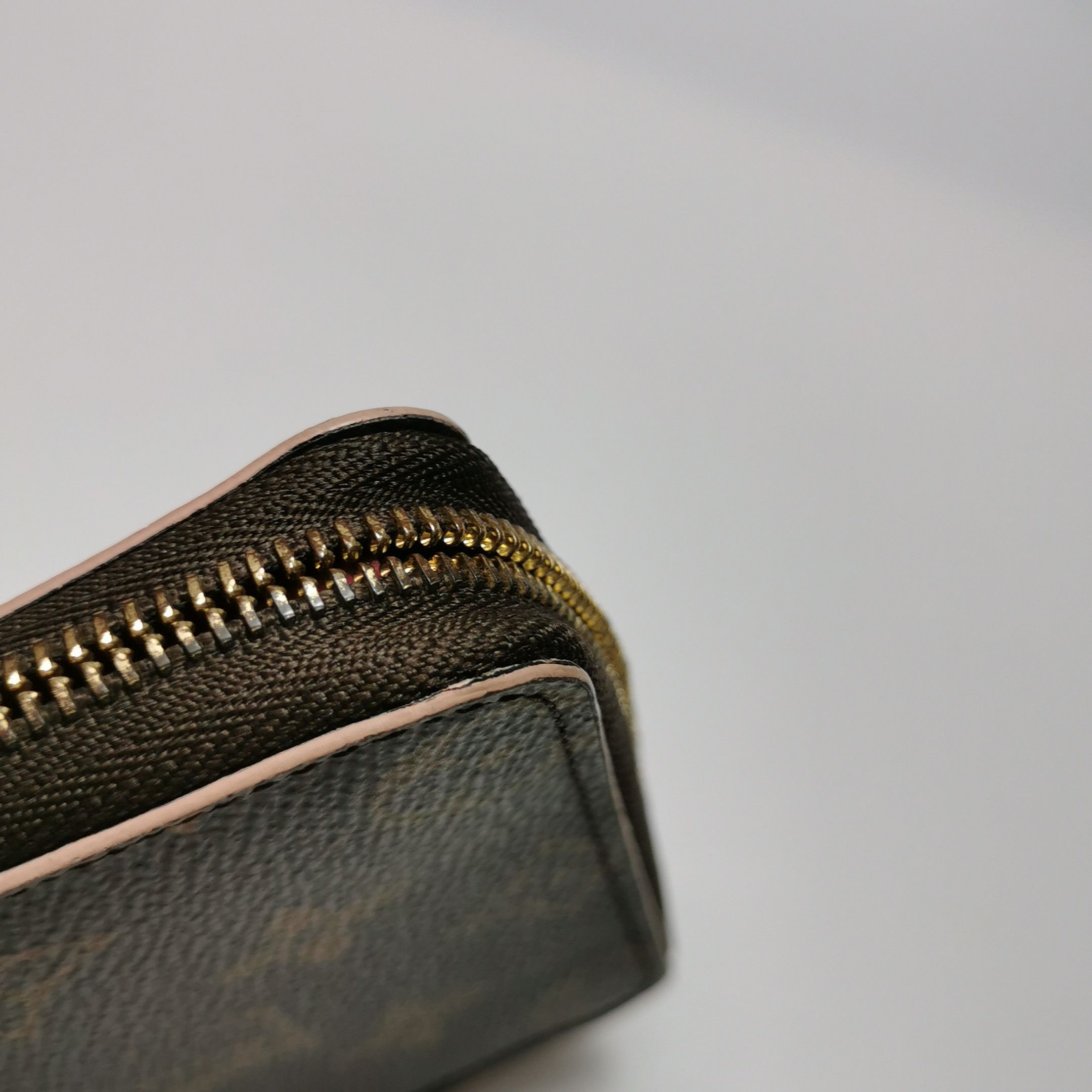 Louis Vuitton Louis Vuitton (LV) Zippy leather monogram print wrap-around Size ONE SIZE - 9 Thumbnail