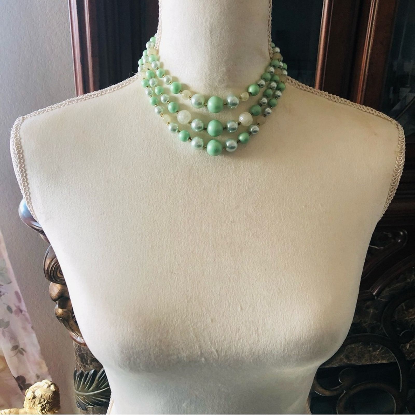 Vintage Vintage mid century mint green pearl bead necklace Size ONE SIZE - 5 Thumbnail