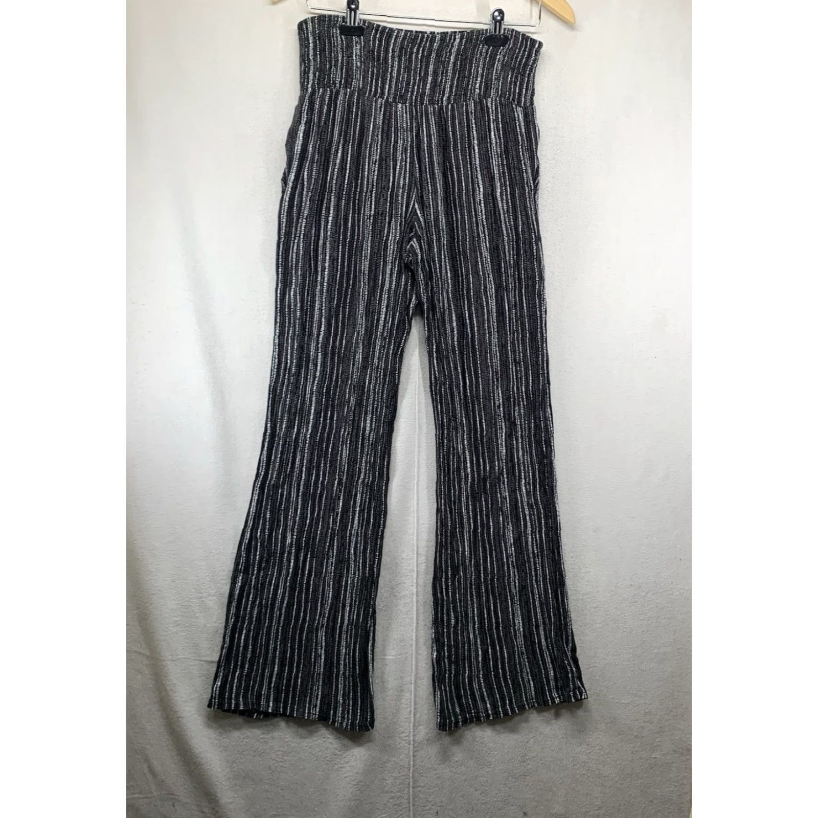 Vintage VINTAGE Women's Palazzo Pants Small Wide Leg High Waist Rayon Black Bohemian Festival Casual Womens Size 28" / US 6 / IT 42 - 2 Thumbnail
