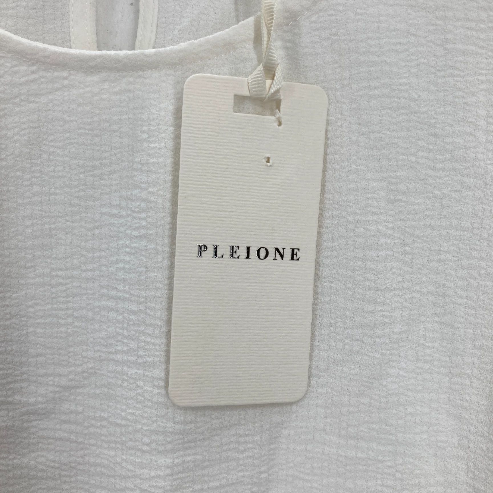 Vintage Pleione Blouse Women's White XL Ruffle Sleeve Crochet Detail Keyhole Feminine Size XL / US 12-14 / IT 48-50 - 6 Thumbnail