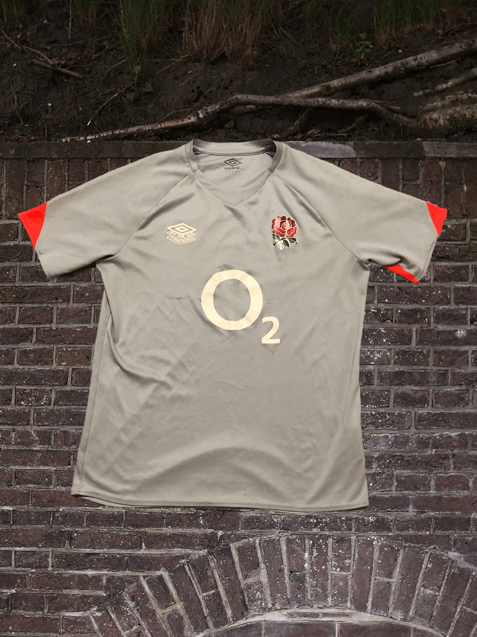 Umbro Vintage Jerseys Umbro logo O2 football T-shirt Y2K Size US L / EU 52-54 / 3 - 1 Thumbnail