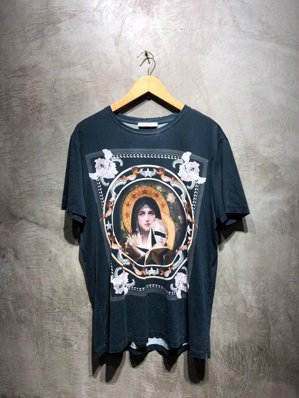 Givenchy Givenchy Virgin Mary Graphic tee Size US L / EU 52-54 / 3 - 1 Thumbnail