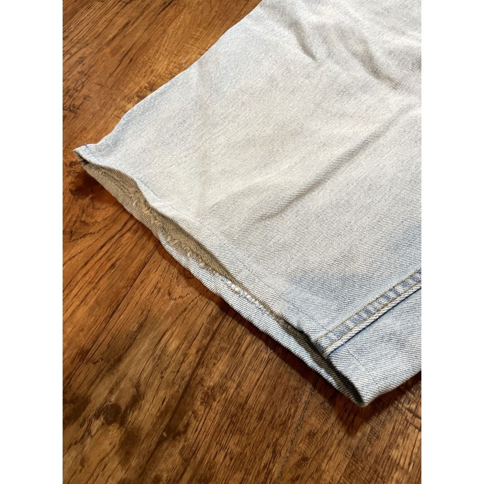 Levi's VINTAGE Levi’s 560 Light Blue Washed Jorts 90s Baggy Size 40x9 Denim Casual Mens 40in Waist 9in Inseam Size US 40 / EU 56 - 7 Thumbnail