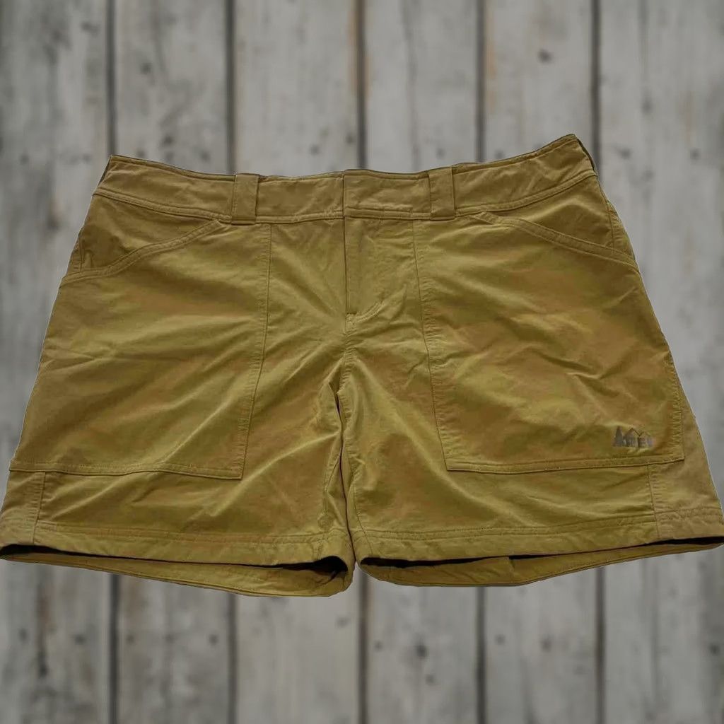 Vintage REI Shorts Women’s Size 16 Green Nylon Spandex Belt Loops 6” Inseam Outdoors Size 38" / US 16 / IT 52 - 1 Thumbnail