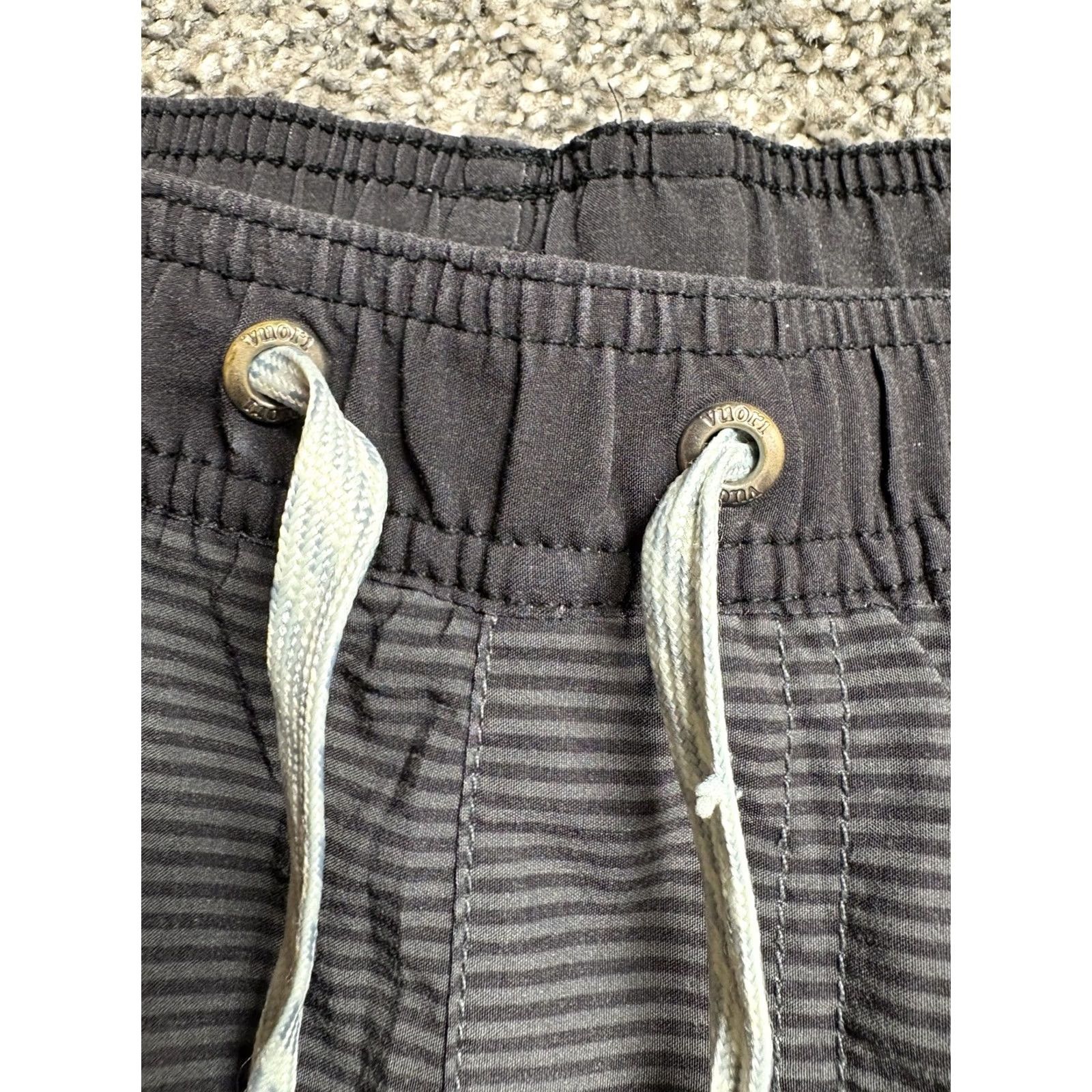 Vuori Vuori Kore Lined Shorts Mens Medium Athletic Performance Activewear Gray Kangaroo? Size US 31 - 6 Thumbnail