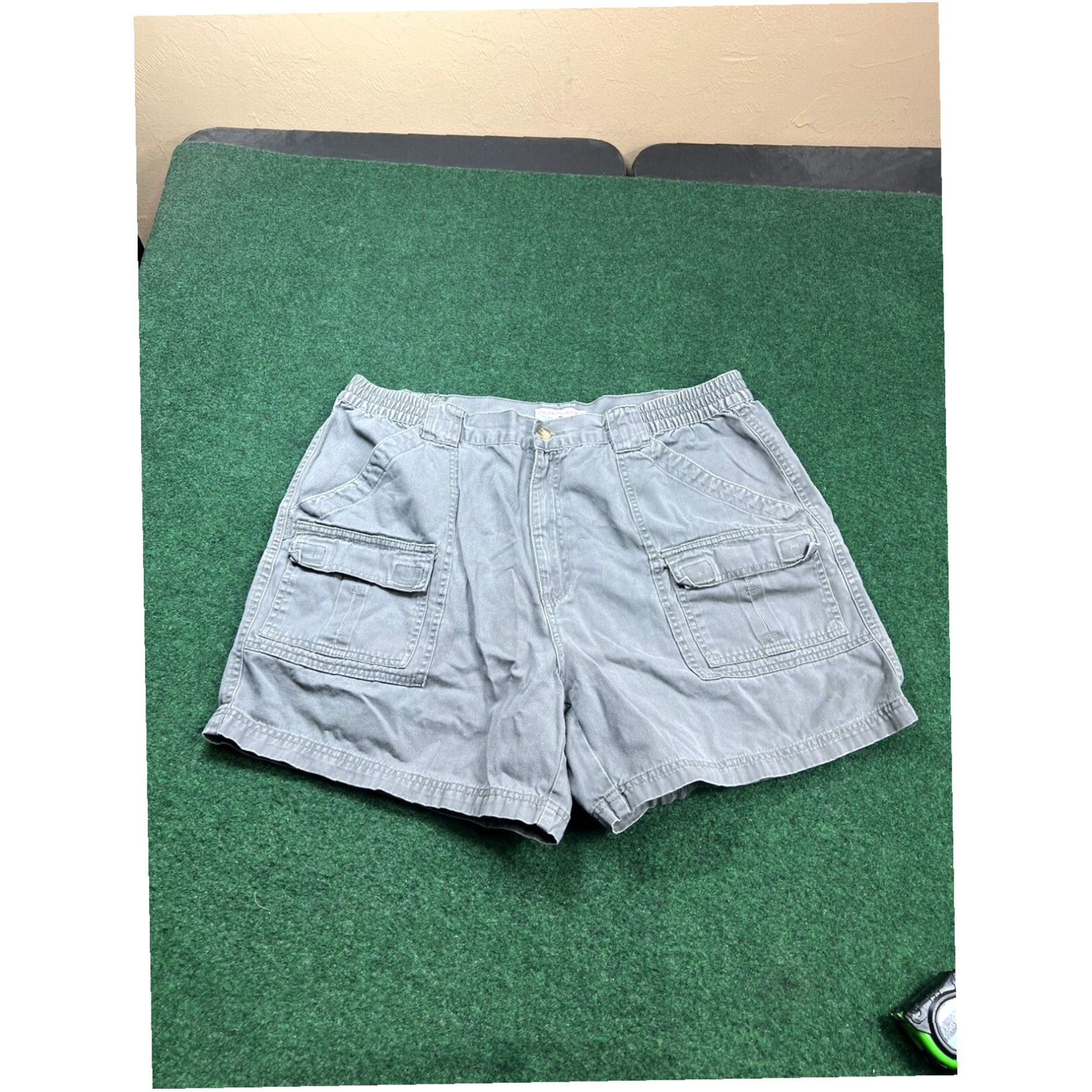 Vintage Boca Classics Men's 36 (tagged 40) Gray Cargo shorts w/Pockets Hiking casual Size US 36 / EU 52 - 1 Thumbnail