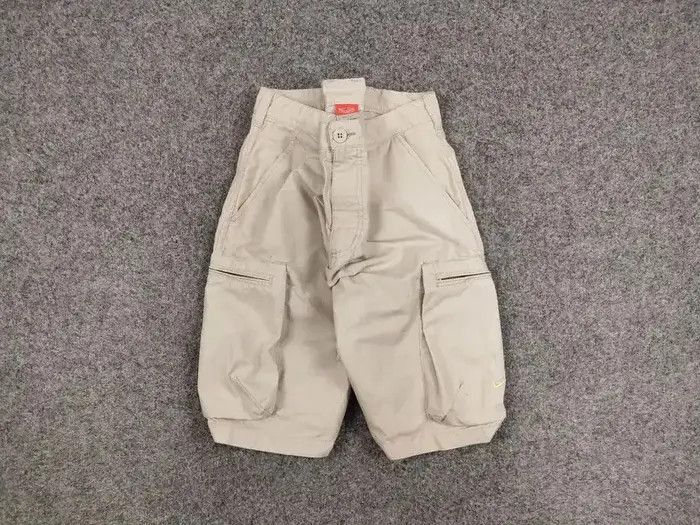 Nike Vintage Nike Cargo Casual Shorts Streetwear Travis Scott Size US 32 / EU 48 - 1 Thumbnail