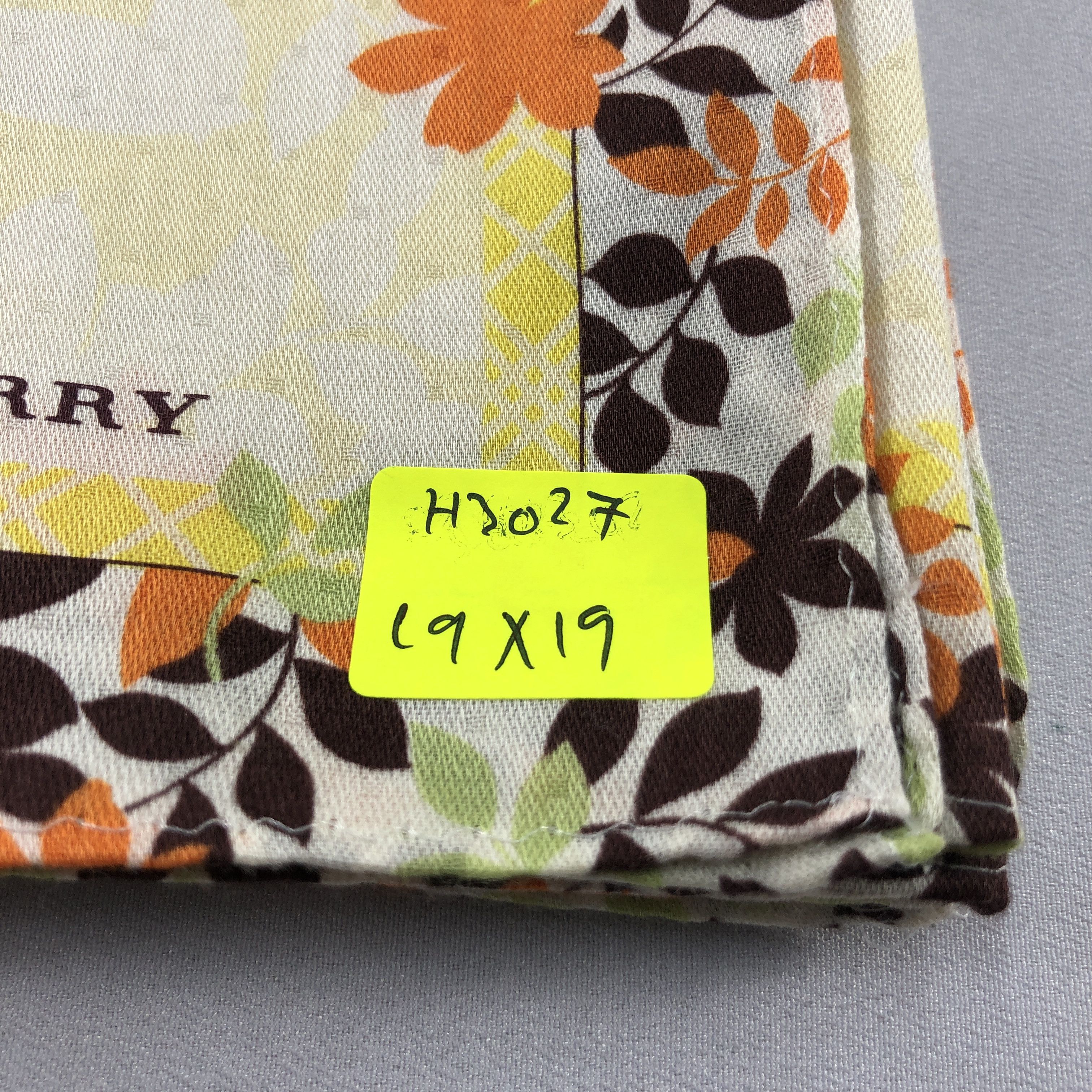 Burberry Burberry Prosum Handkerchief Neckerchief Bandana H3027 Size ONE SIZE - 8 Thumbnail