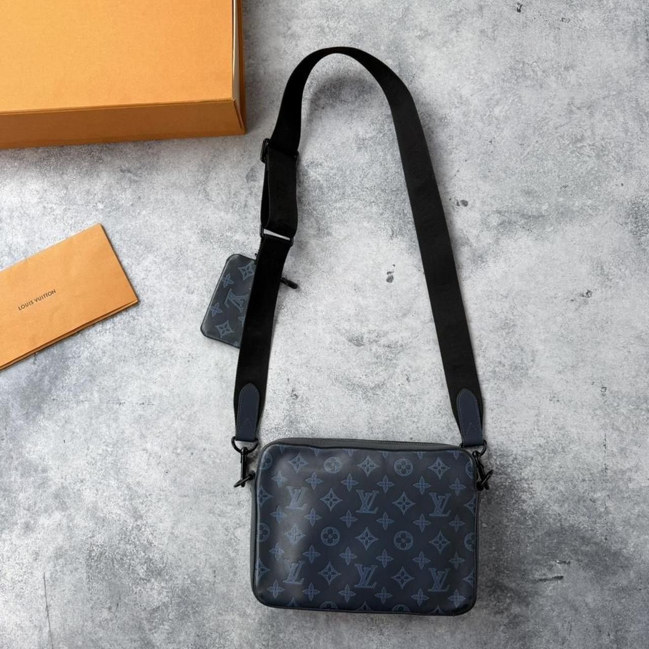 Louis Vuitton Louis vuitton blue shadow monogram duo messenger Size ONE SIZE - 6 Thumbnail