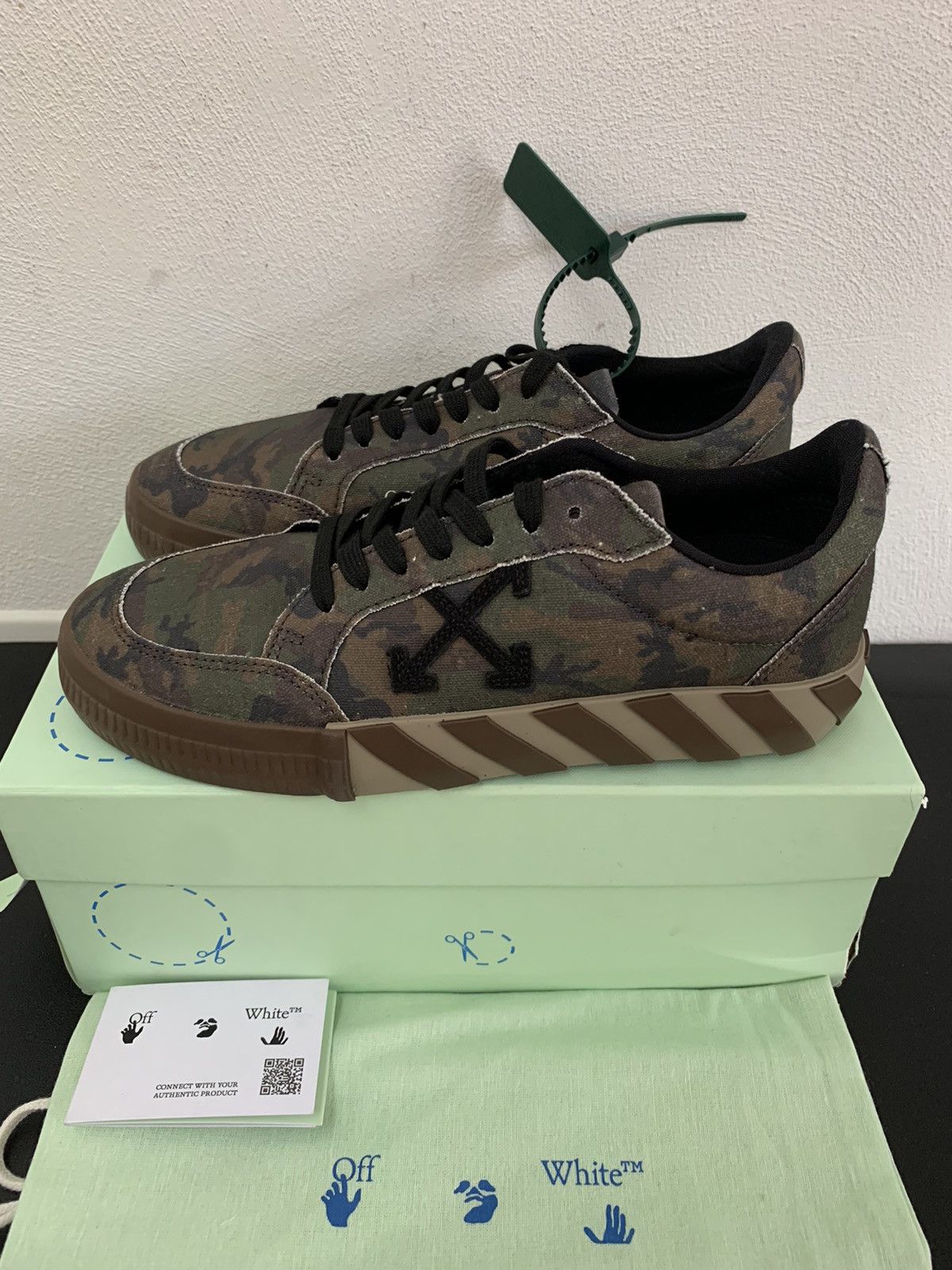 Off-White OFF-WHITE LOW VULCANIZED CAMO CANVAS Size US 7 / EU 40 - 21 Thumbnail