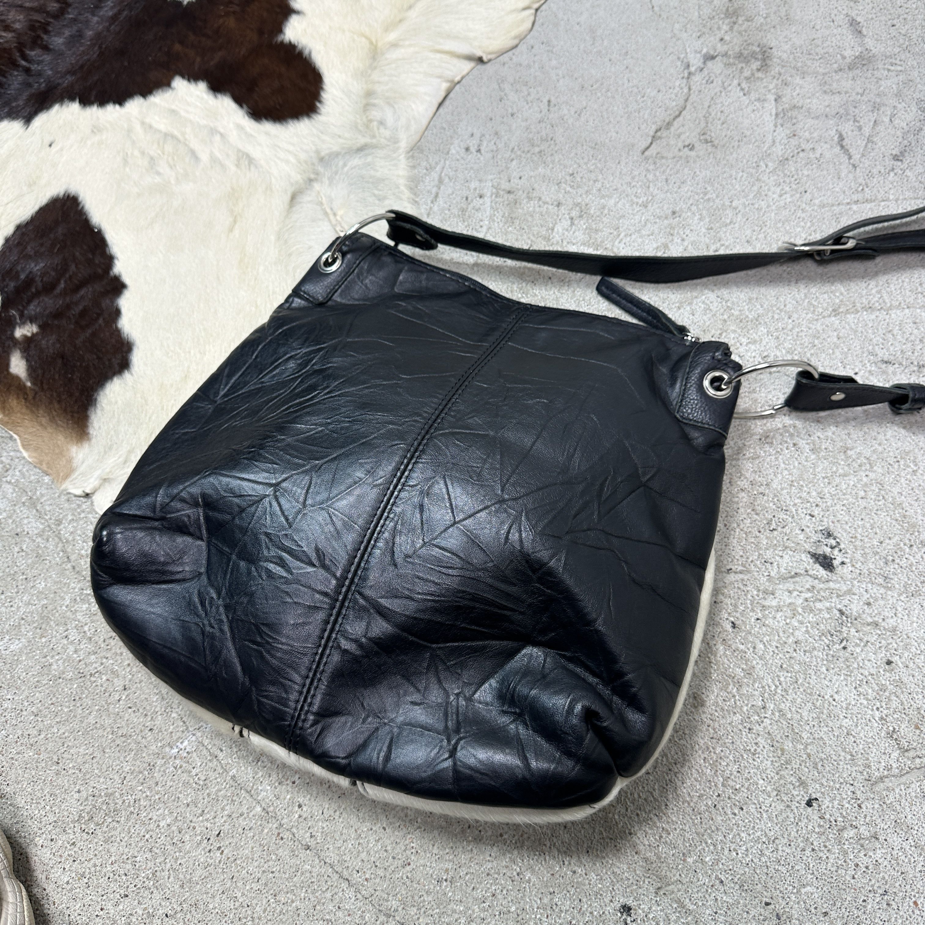 Vintage Vintage Avant Garde Leather Cowhide Bag 00s Size ONE SIZE - 6 Thumbnail