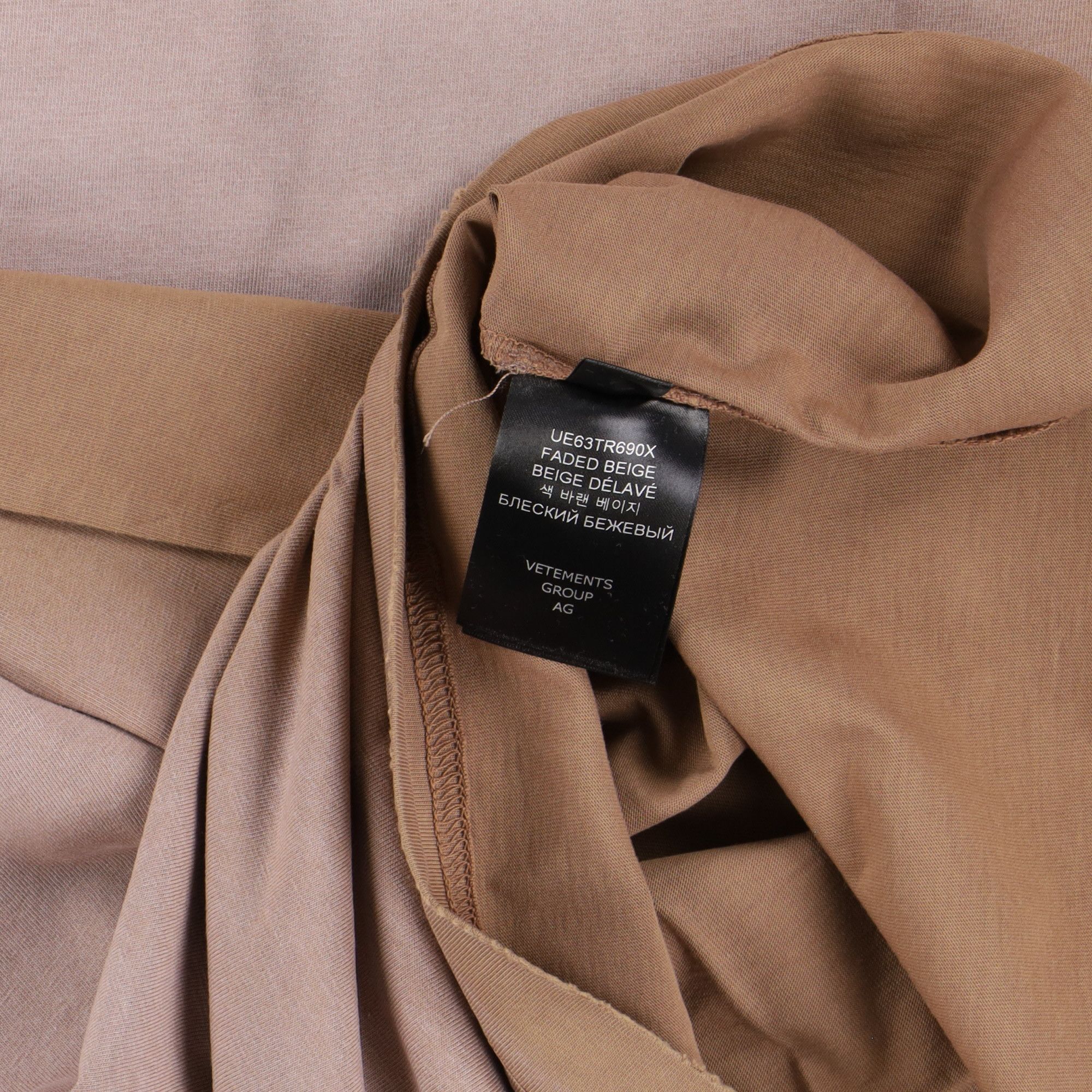 Vetements Runway Faded Beige Made on Earth Oversized T-Shirt Size S / US 4 / IT 40 - 8 Thumbnail