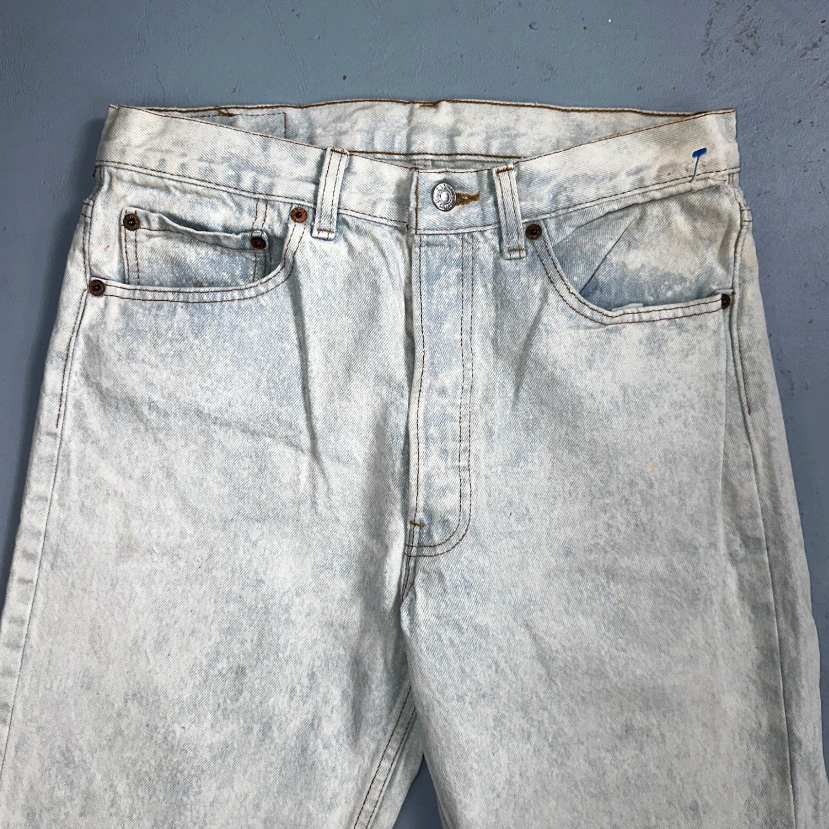 Levi's VINTAGE Levi's 501 Jeans 32x34 Light Blue 90s Straight Leg Denim Jeans Men Size 32 Regular Blue 501 Series Mens Size US 32 / EU 48 - 2 Thumbnail
