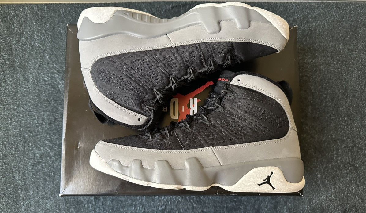 Jordan Brand 2022 Air Jordan 9 Retro “Particle Grey” Size US 9.5 / EU 42-43 - 4 Thumbnail