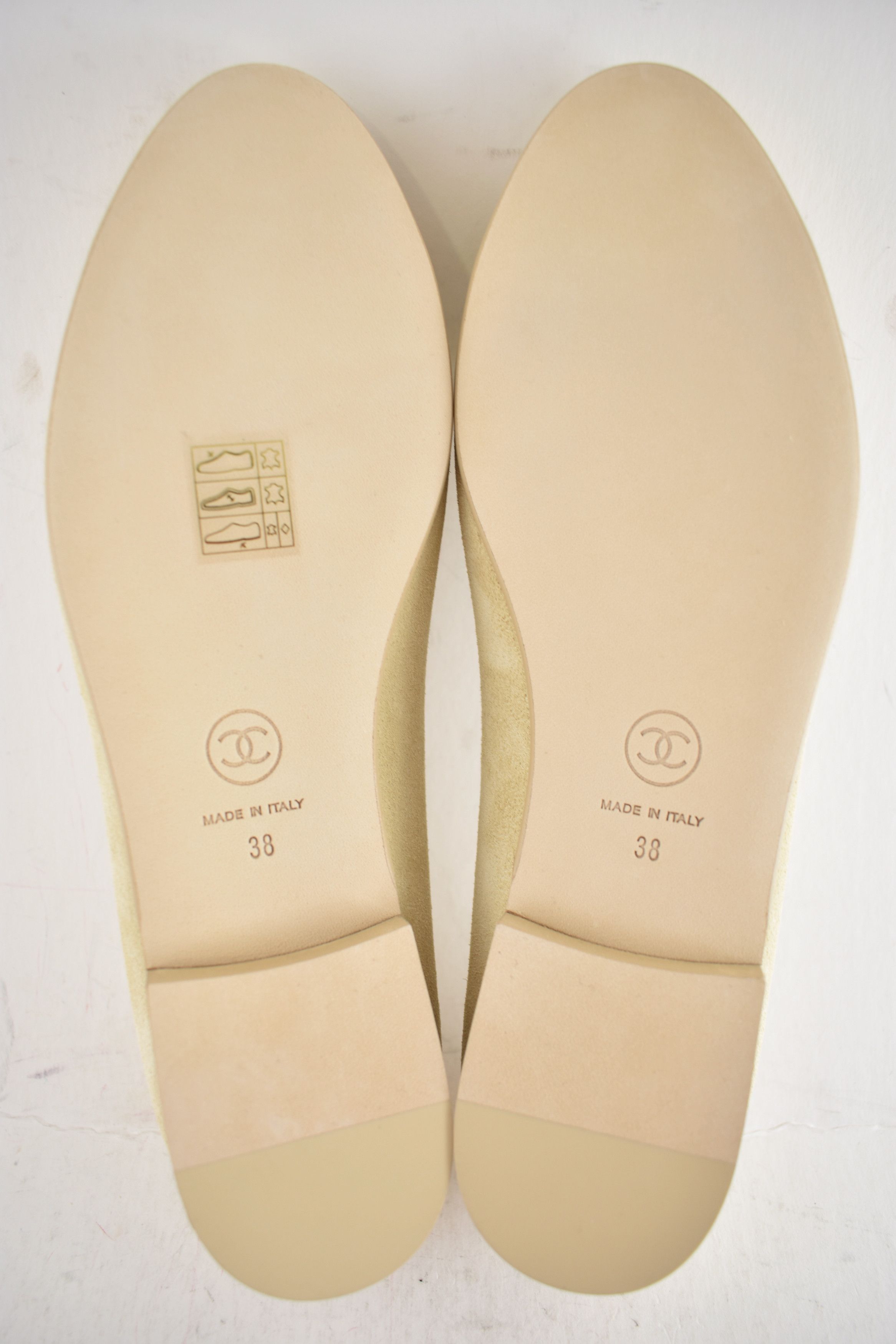 Chanel 26A Suede Patent CC Logo Bow Tie Ballet Ballerina Flat 38 Size US 8 / IT 38 - 18 Thumbnail