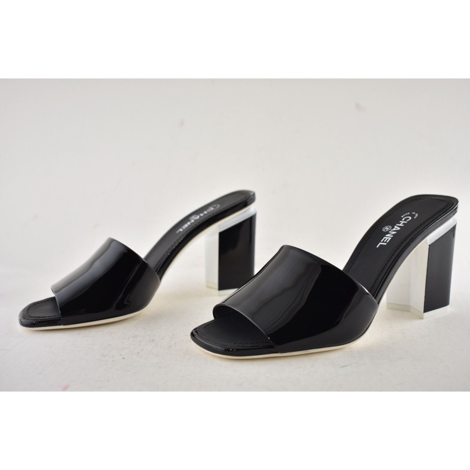 Chanel Patent Calf CC Logo Mule Slide Block Heel Sandal 36.5 Size US 6.5 / IT 36.5 - 9 Thumbnail
