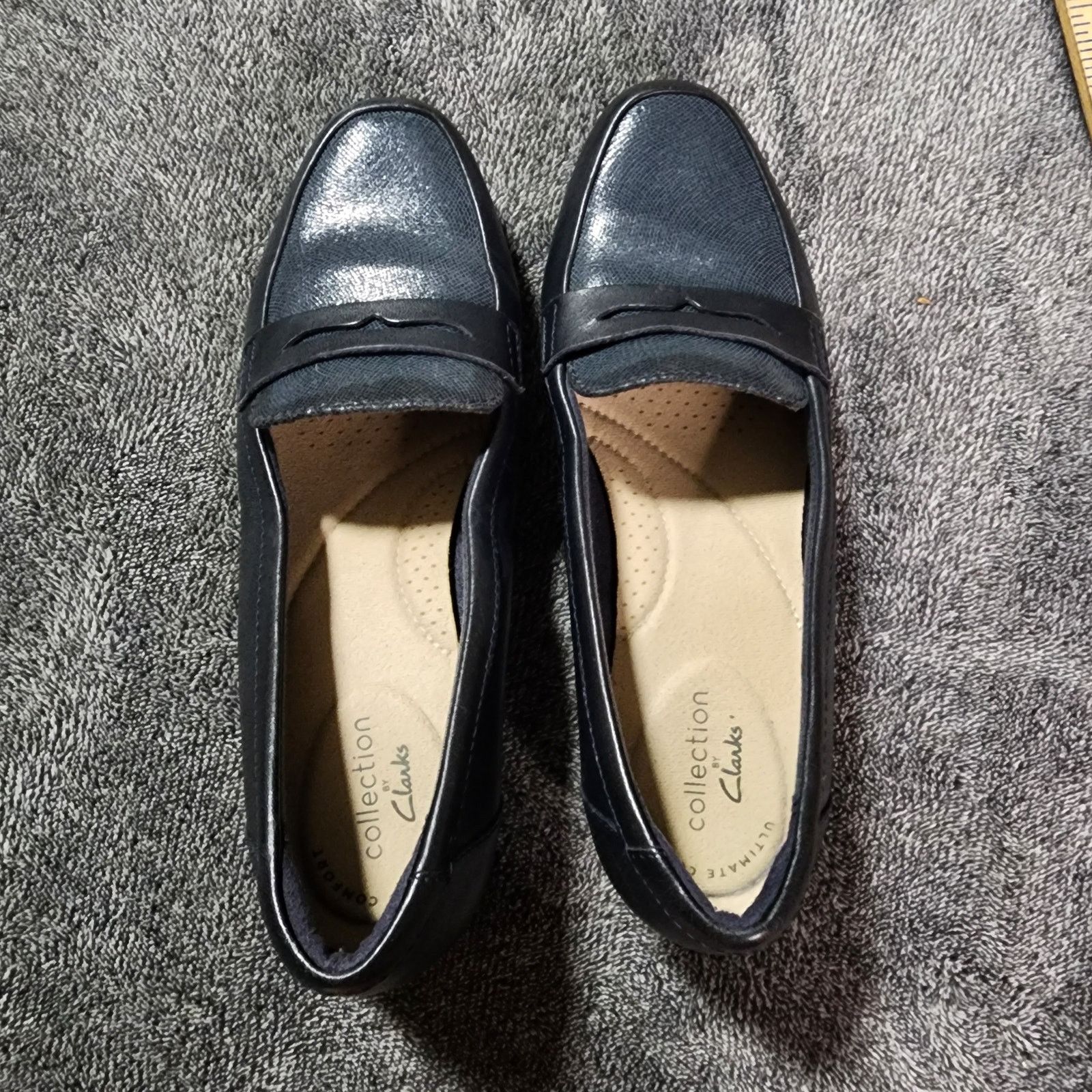 Clarks Clarks Navy blue shoes 1in. Heel size 5.5 womens b2 Size US 5.5 / IT 35.5 - 1 Thumbnail