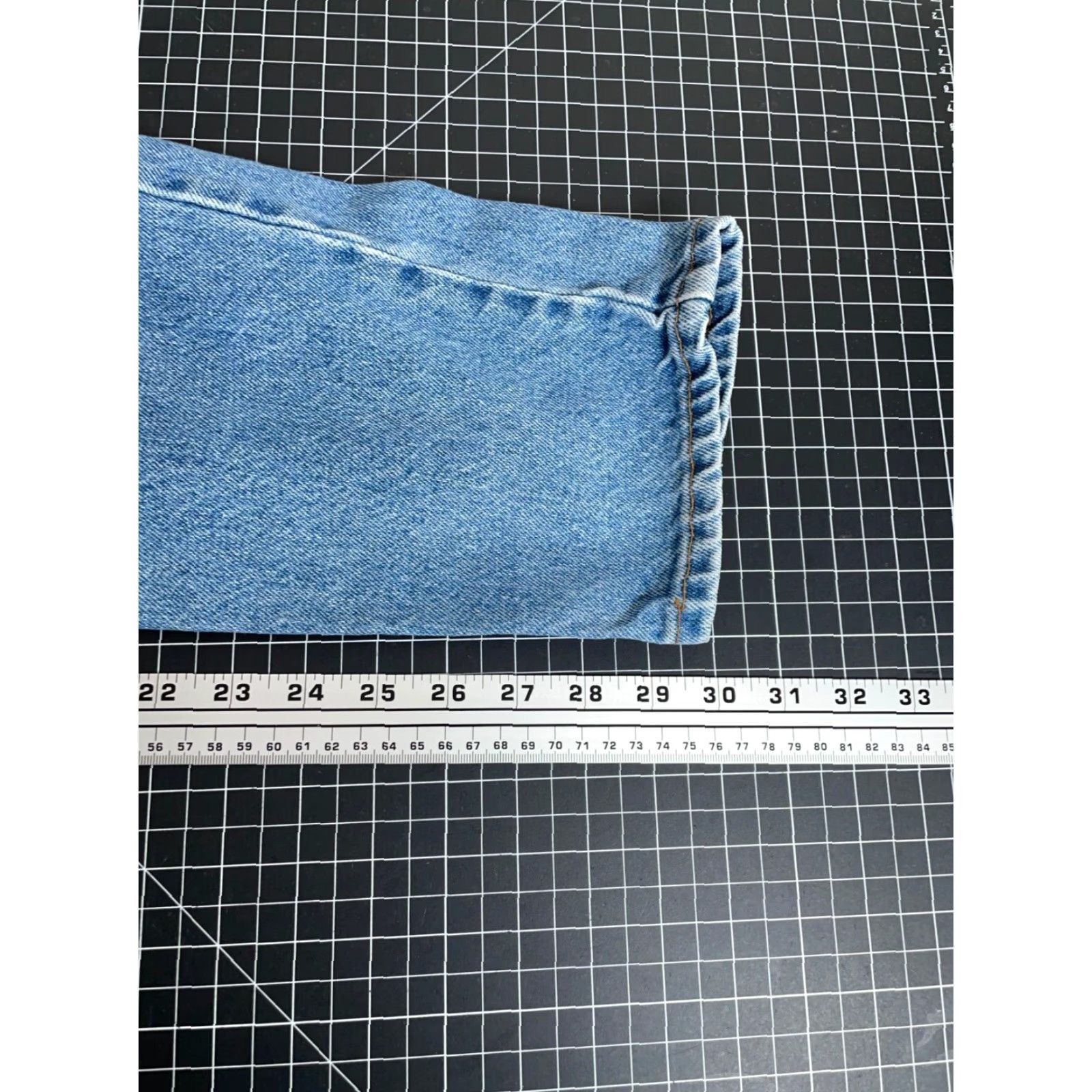 Levi's VINTAGE Levi's 90s Women's Relaxed Fit Tapered Leg Jeans 18W (35 x 30) Blue Orange Tab Classic Size 40" / US 18 - 6 Thumbnail