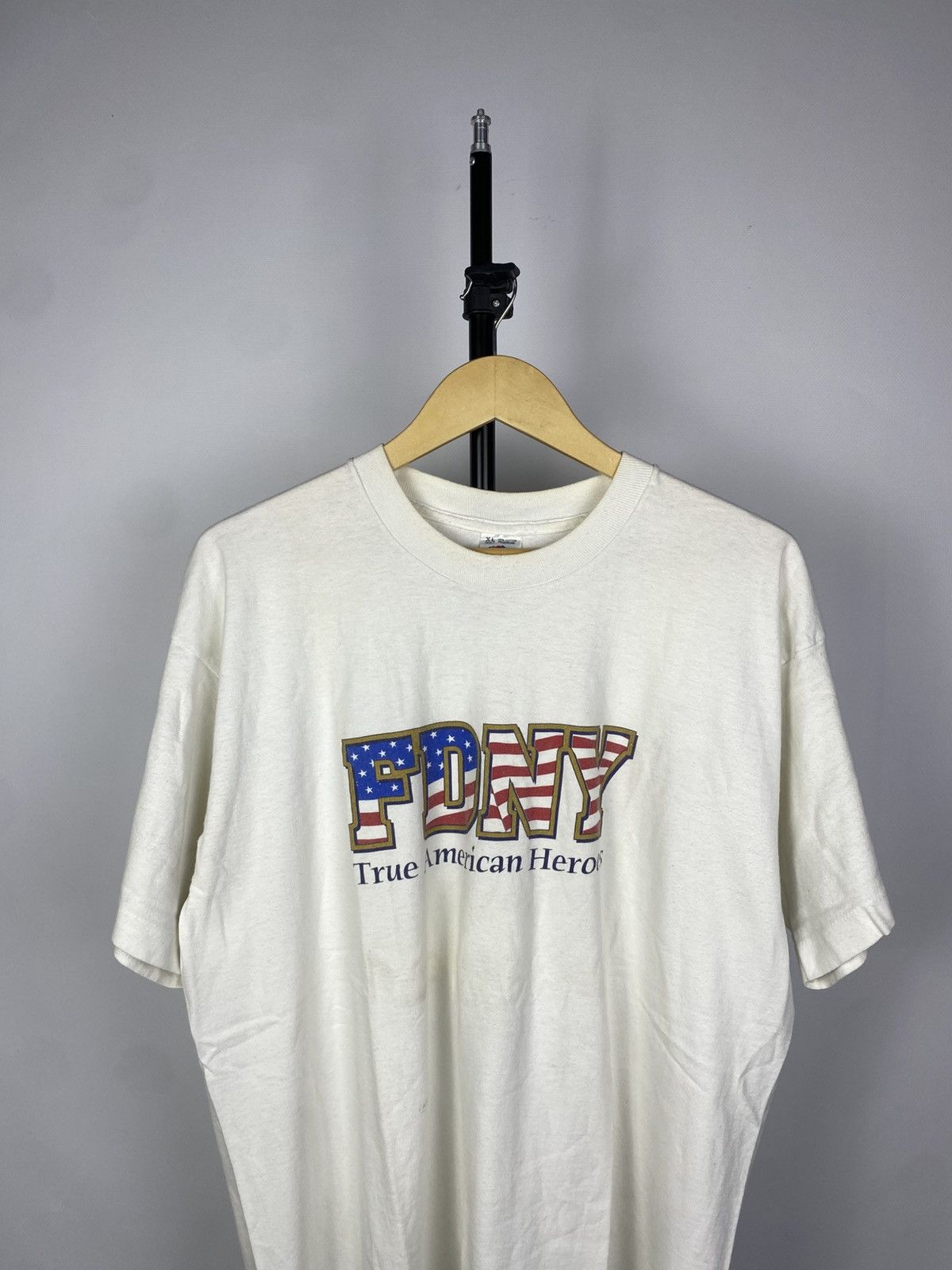 Vintage Vintage 90s FDNY Fire Depertament City Of New York T Shirt Size US XL / EU 56 / 4 - 2 Thumbnail