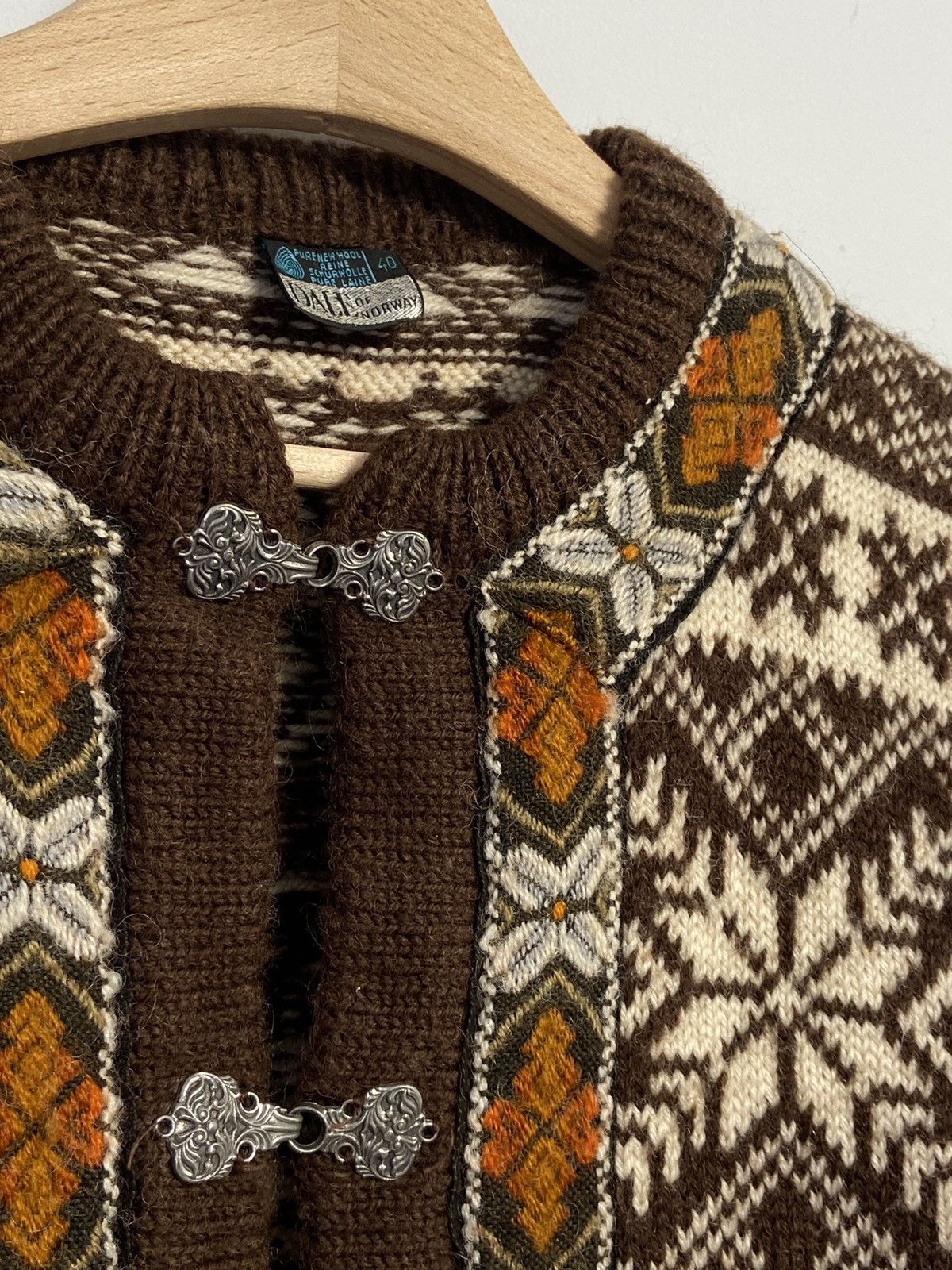 Vintage DALE OF NORWAY Collection Floral Wool Knit Button Cardigan Size M / US 6-8 / IT 42-44 - 7 Thumbnail