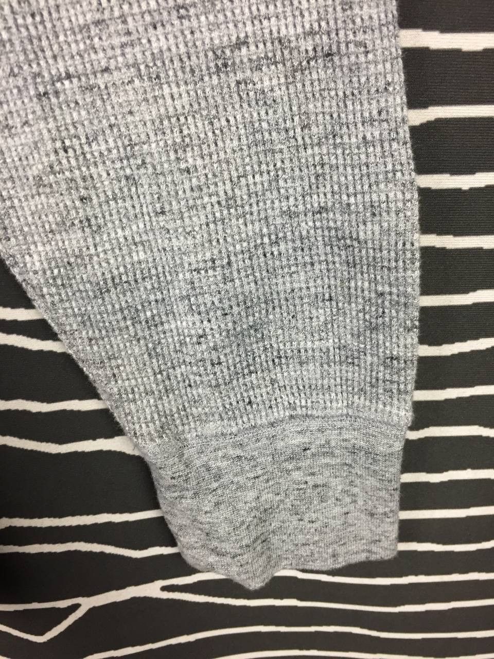Uniqlo Uniqlo Waffle Knit Henley Long Sleeve Tee Size L Size US L / EU 52-54 / 3 - 4 Thumbnail