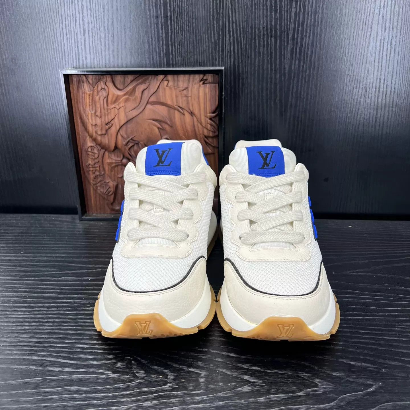 Louis Vuitton LV Classic White & Blue Size UK6/40 Worn Twice Size US 7 / EU 40 - 4 Thumbnail