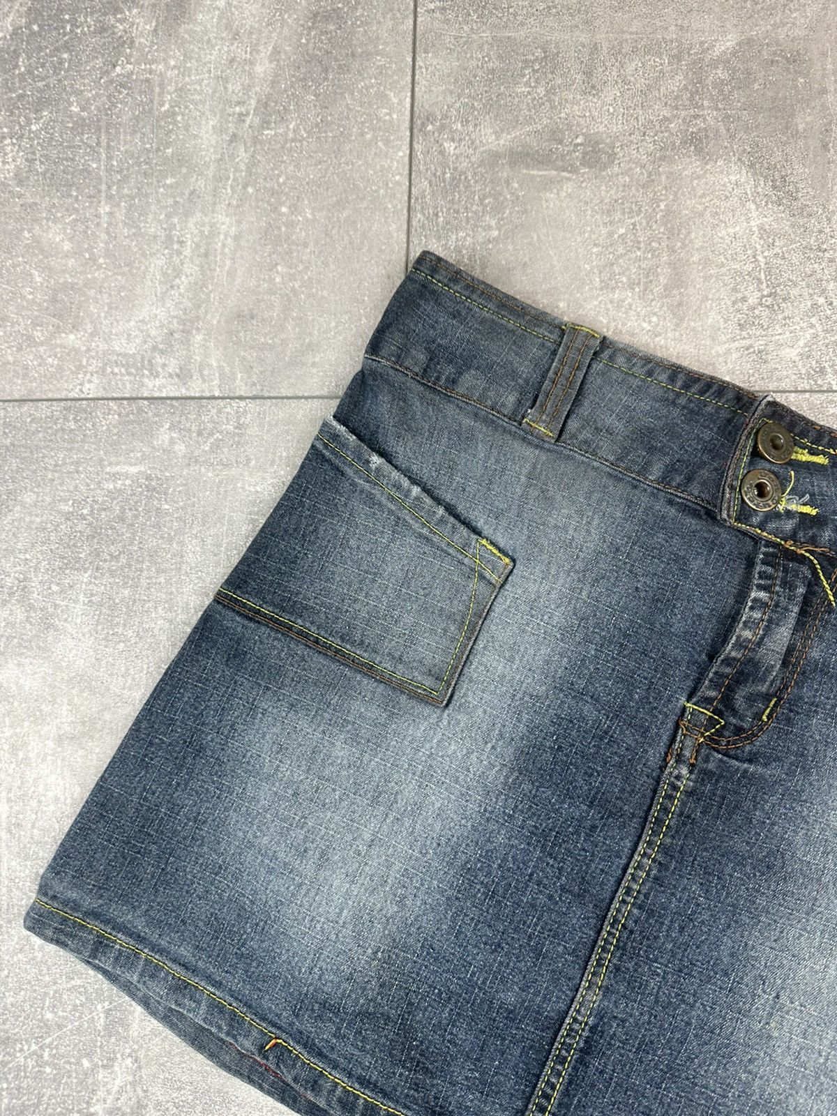 Von Dutch Womens Von Dutch Retro Overprint Logo Mini Skirt Size 30" / US 8 / IT 44 - 8 Thumbnail