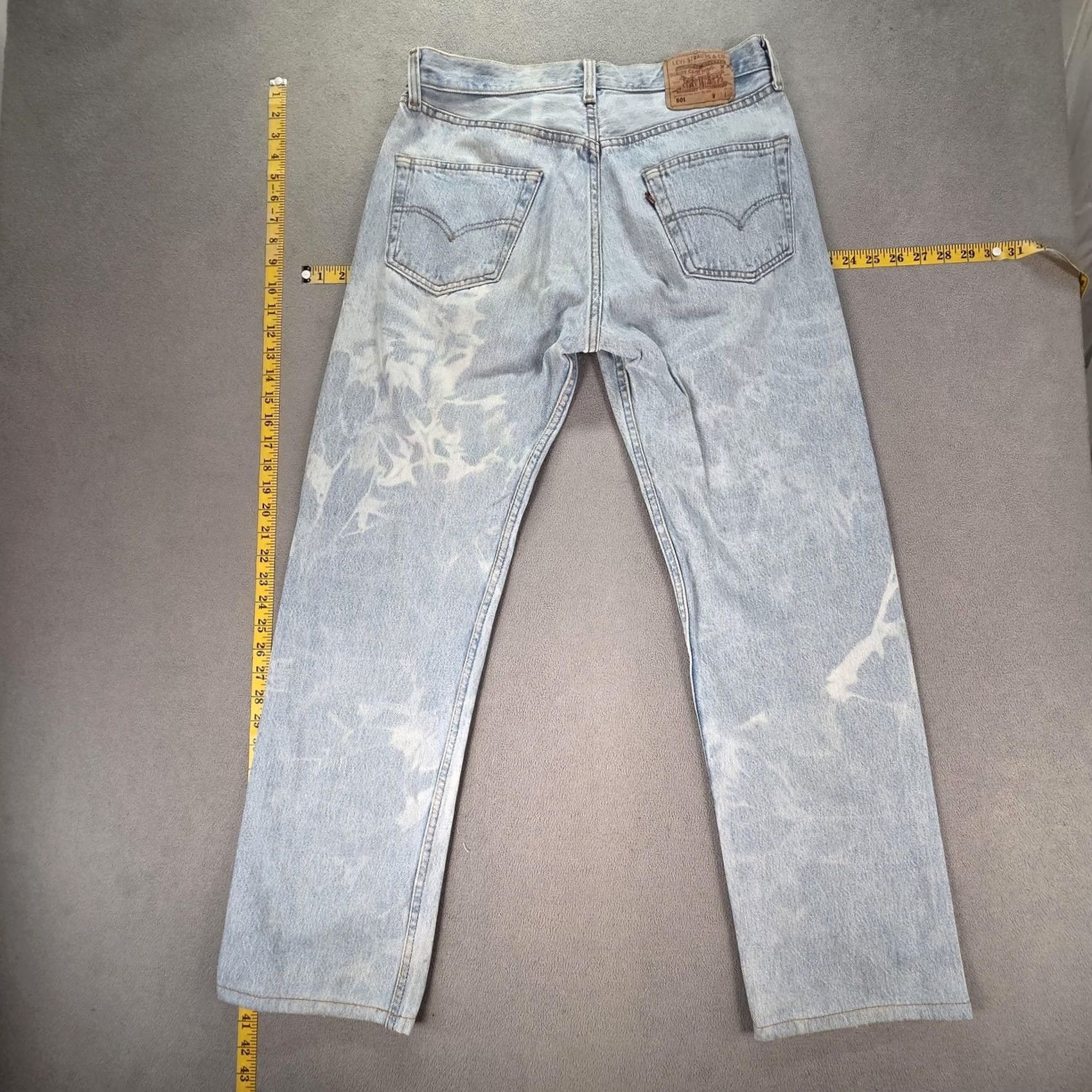 Levi's VINTAGE Levi's 501 Jeans Mens 31x29 Blue Light Wash Button Fly Straight Denim 29 Inseam Regular Fit Pockets Logo Distressed Size US 31 - 2 Thumbnail