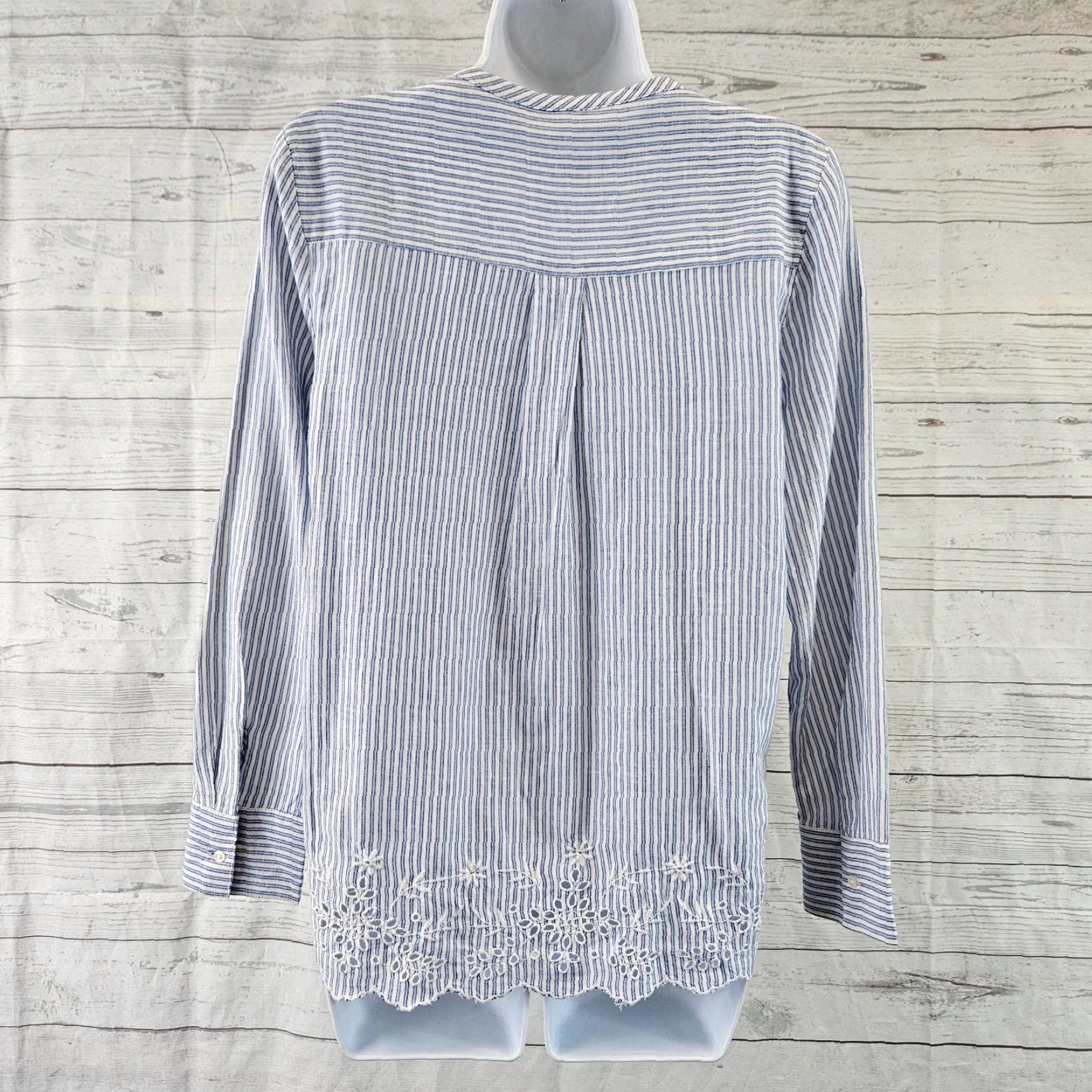 Old Navy Old Navy Womens Top XS Blue White Stripe Embroidered Eyelet Long Sleeve Blouse, Multicolor, V-Neck, Regular Fit, XS Women’s Shirt Size XS / US 0-2 / IT 36-38 - 4 Thumbnail