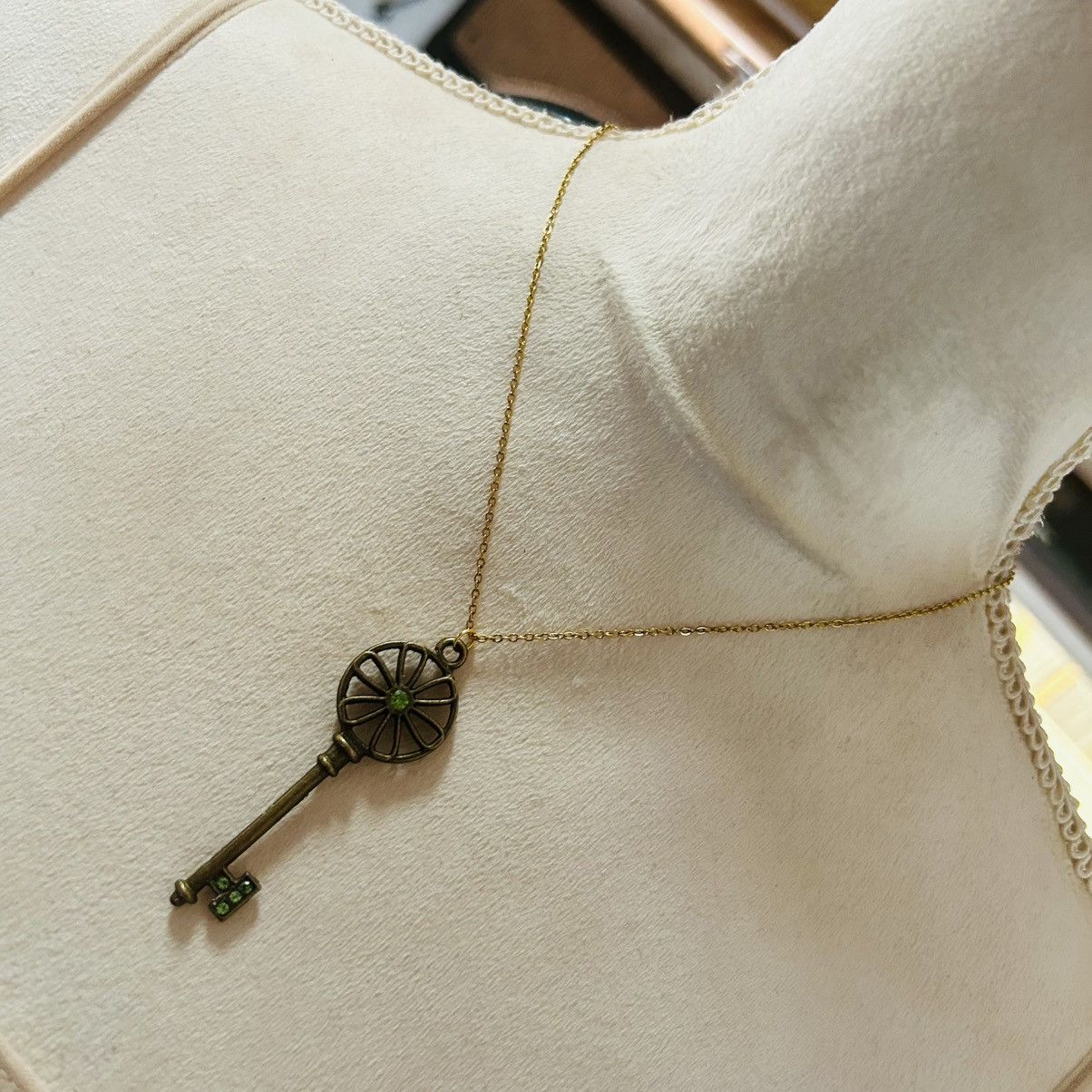 Handmade Handcrafted vintage peridot stone skeleton key necklace Size ONE SIZE - 1 Thumbnail