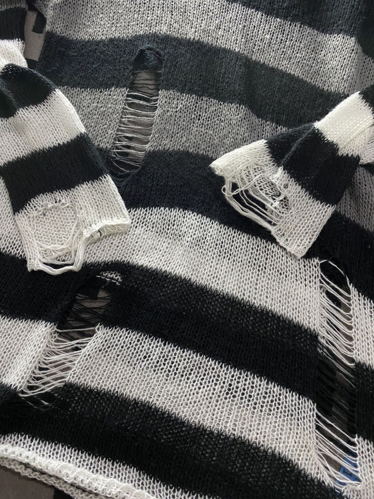 20471120 × Hysteric Glamour × Japanese Brand Romwe striped distressed knit cdg style Size US L / EU 52-54 / 3 - 2 Thumbnail