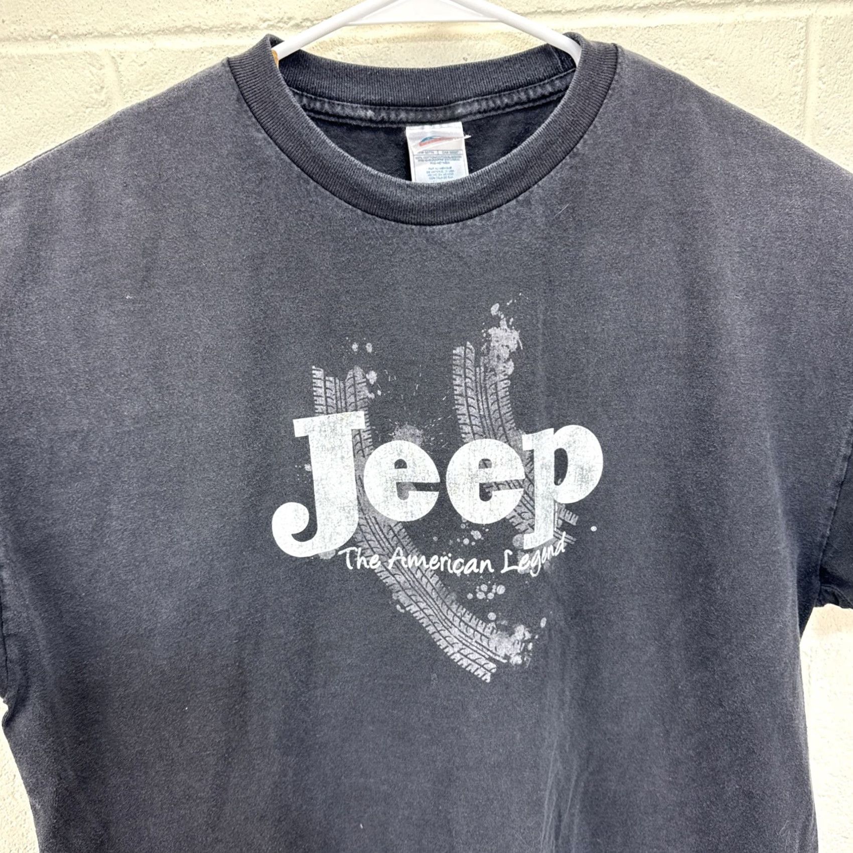 Spell VINTAGE Chrysler Faded Spell Out Jeep The American Legend T-Shirt Black XL Crew Neck Short Sleeve Men Size US XL / EU 56 / 4 - 7 Thumbnail