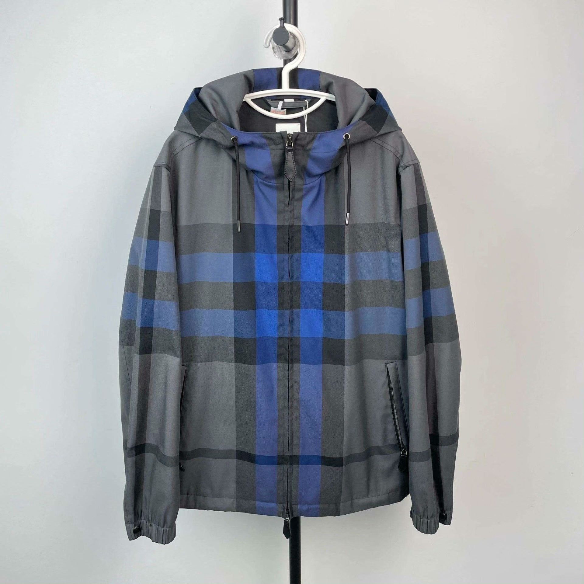 Burberry Burberry Blue Light Jacket M Men Size US M / EU 48-50 / 2 - 1 Thumbnail