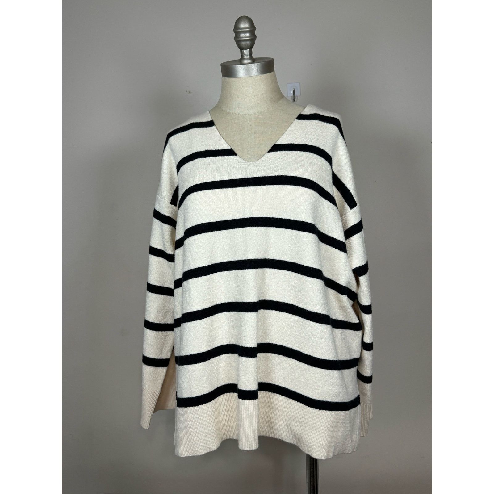 Unknown London Vero Moda Curve Striped Sweater in Ecru Women’s Size L USED Size XL / US 12-14 / IT 48-50 - 1 Thumbnail