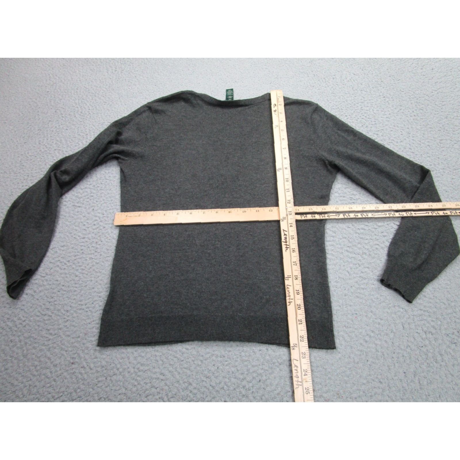 Ralph Lauren VINTAGE Lauren Ralph Lauren Cardigan Sweater Womens Petite P Gray V Neck Cashmere y2k academia Size S / US 4 / IT 40 - 7 Thumbnail