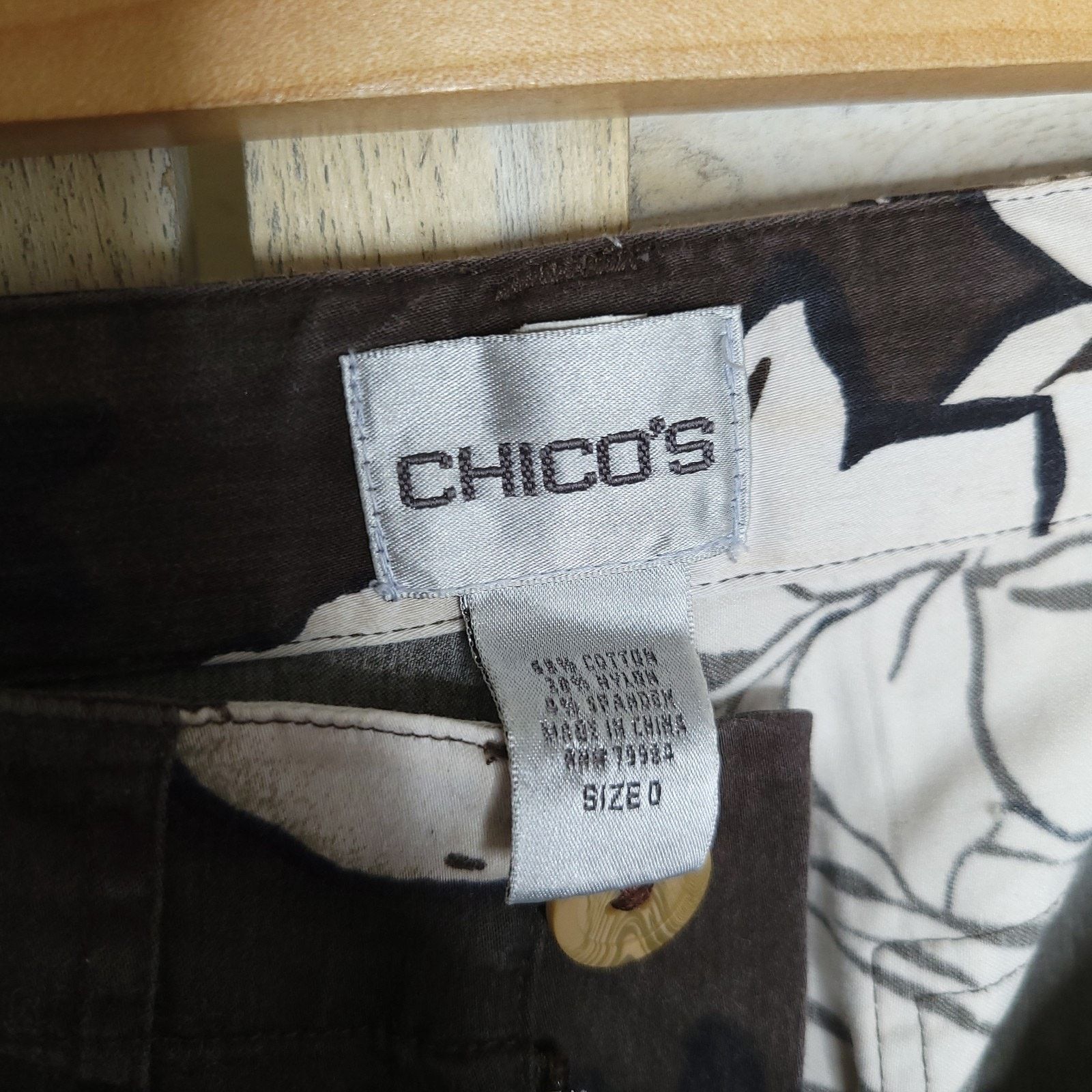 Chicos small flaw Chicos Sz 0 Floral Crop Pants Stretch Size 27" / US 4 / IT 40 - 5 Thumbnail