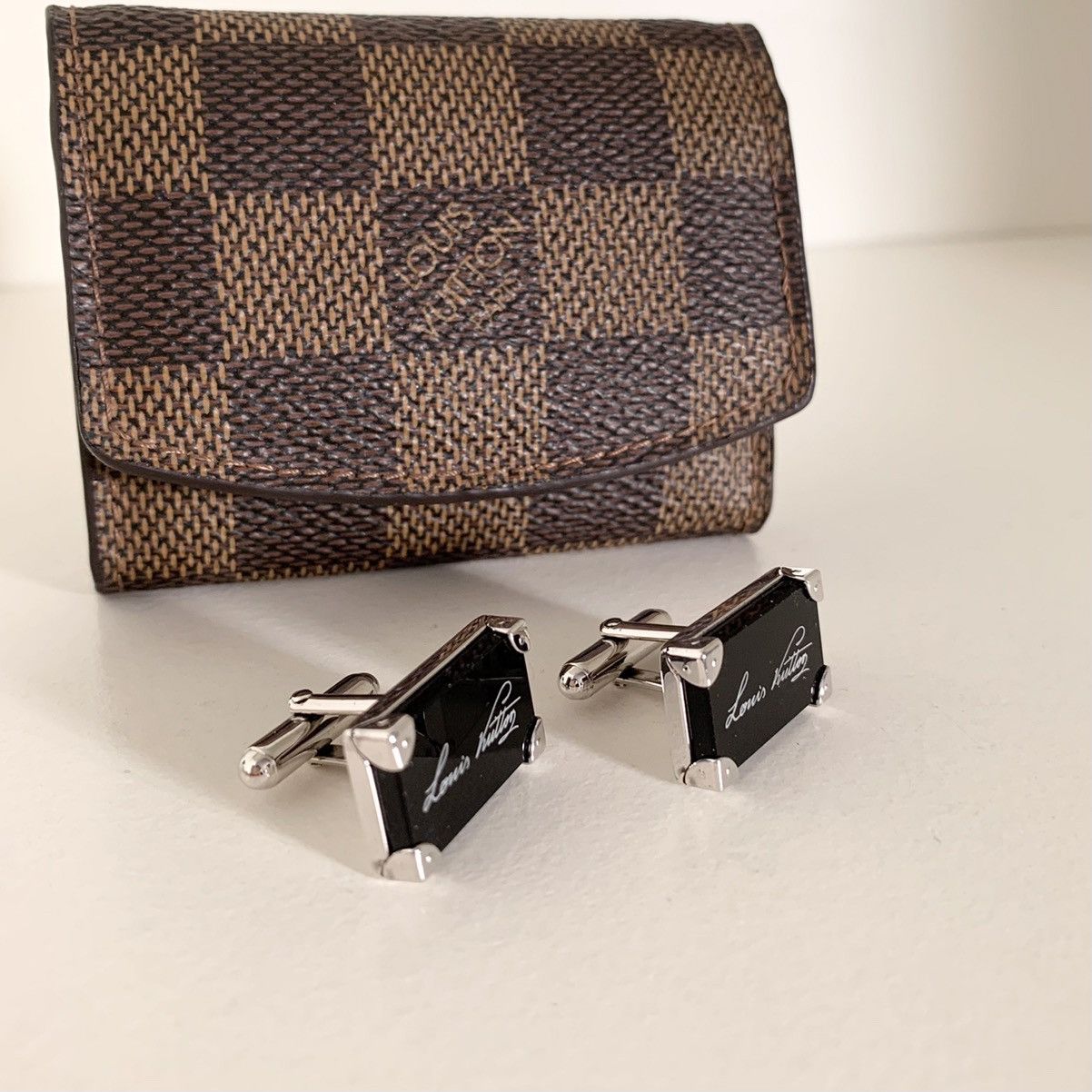 Louis Vuitton Louis Vuitton sterling silver trunk onyx cuff links in case Size ONE SIZE - 17 Thumbnail