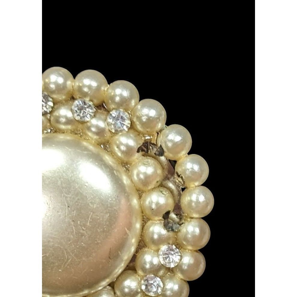 Other Vintage Faux Pearl Button Brooch With Faux Pearl Accents Size ONE SIZE - 2 Thumbnail