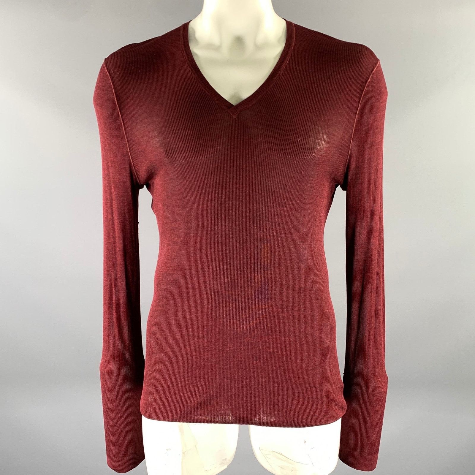 Gucci GUCCI Size XL Burgundy Ribbed Knit Silk V-Neck Pullover Size US XL / EU 56 / 4 - 1 Thumbnail