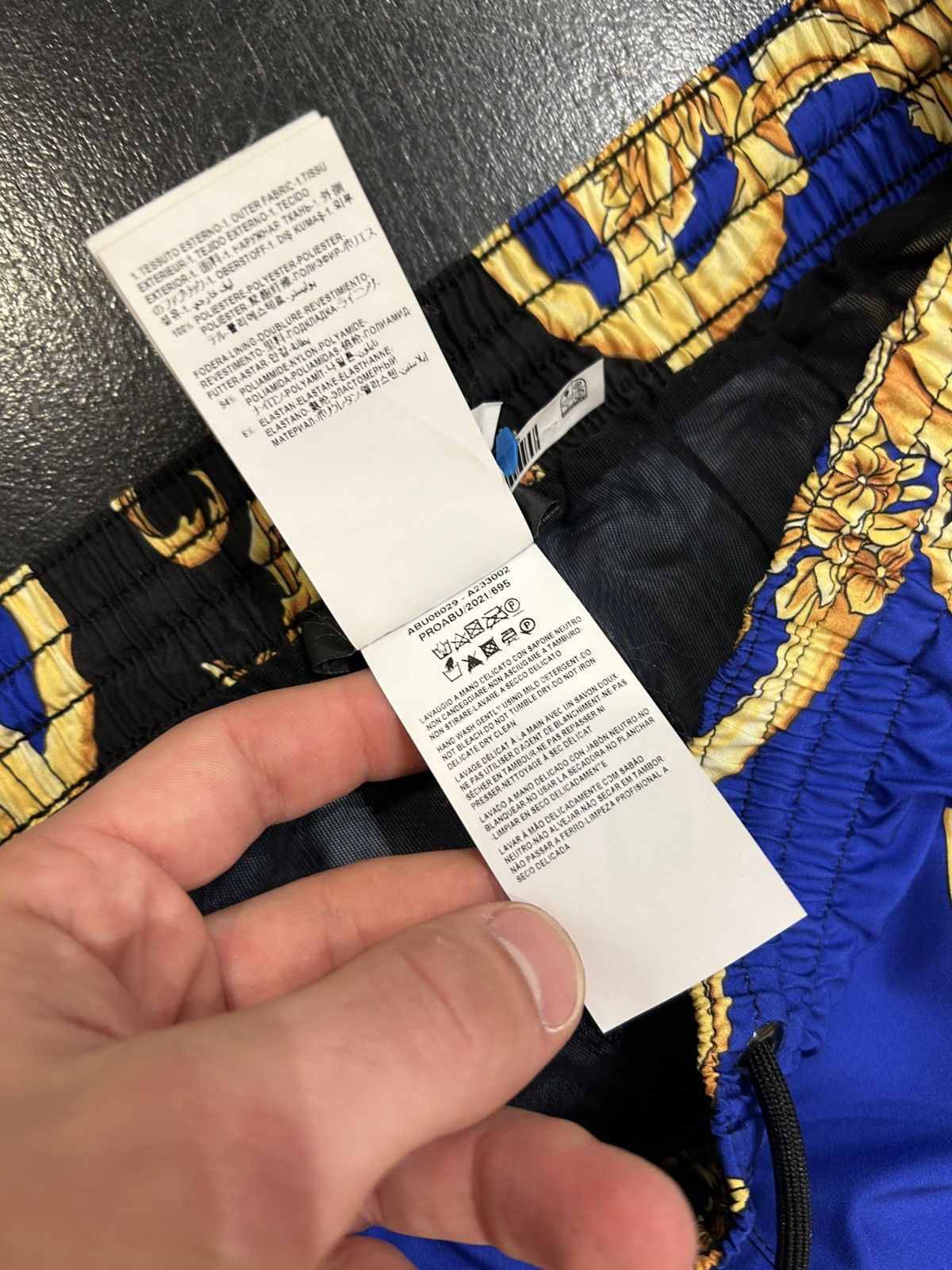 Versace Versace Motif Swim Trunks Size US 34 / EU 50 - 5 Thumbnail