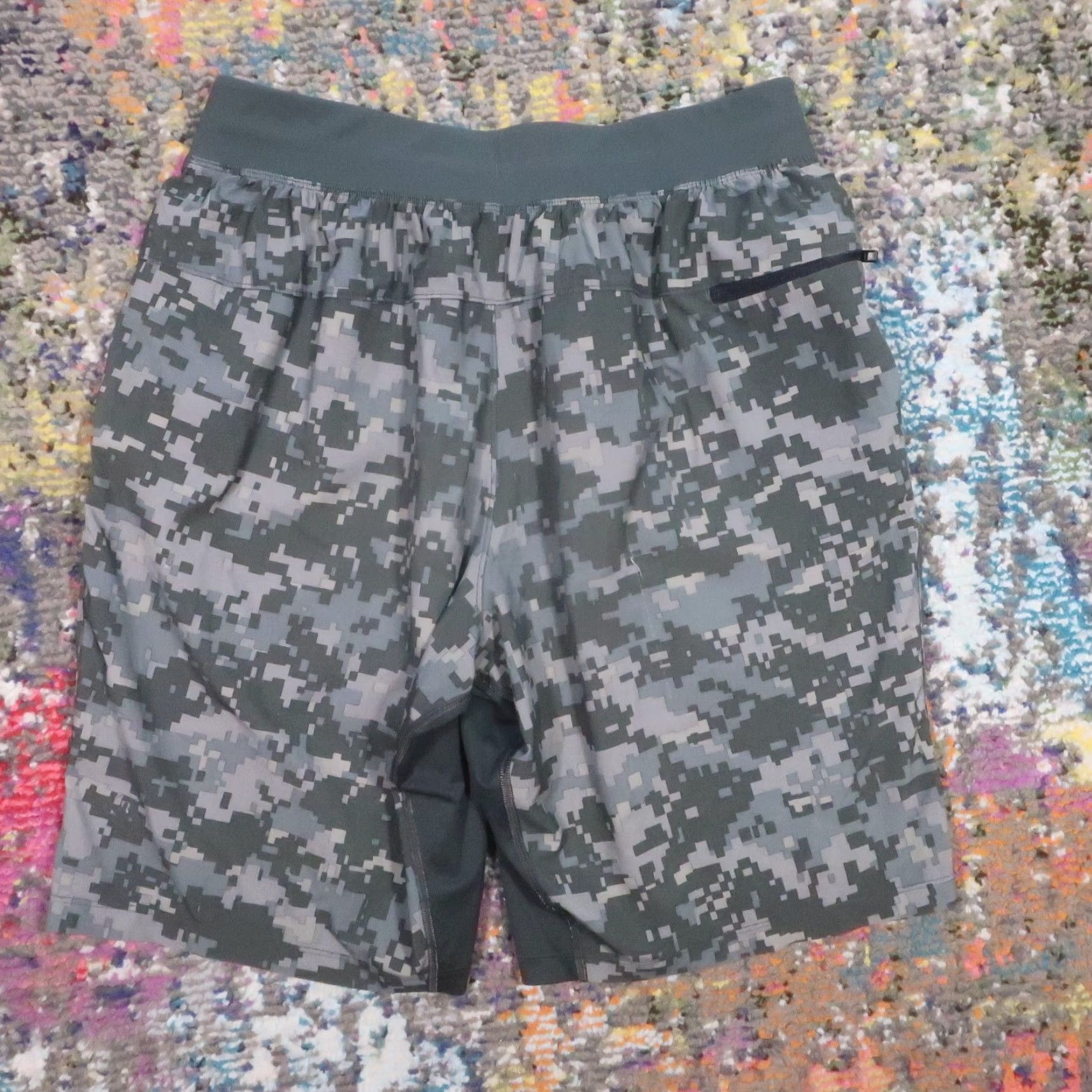 Lululemon Lululemon Shorts Mens S Green Digital Camo Performance Stretch Distressed Shirt? Size US 29 - 2 Thumbnail
