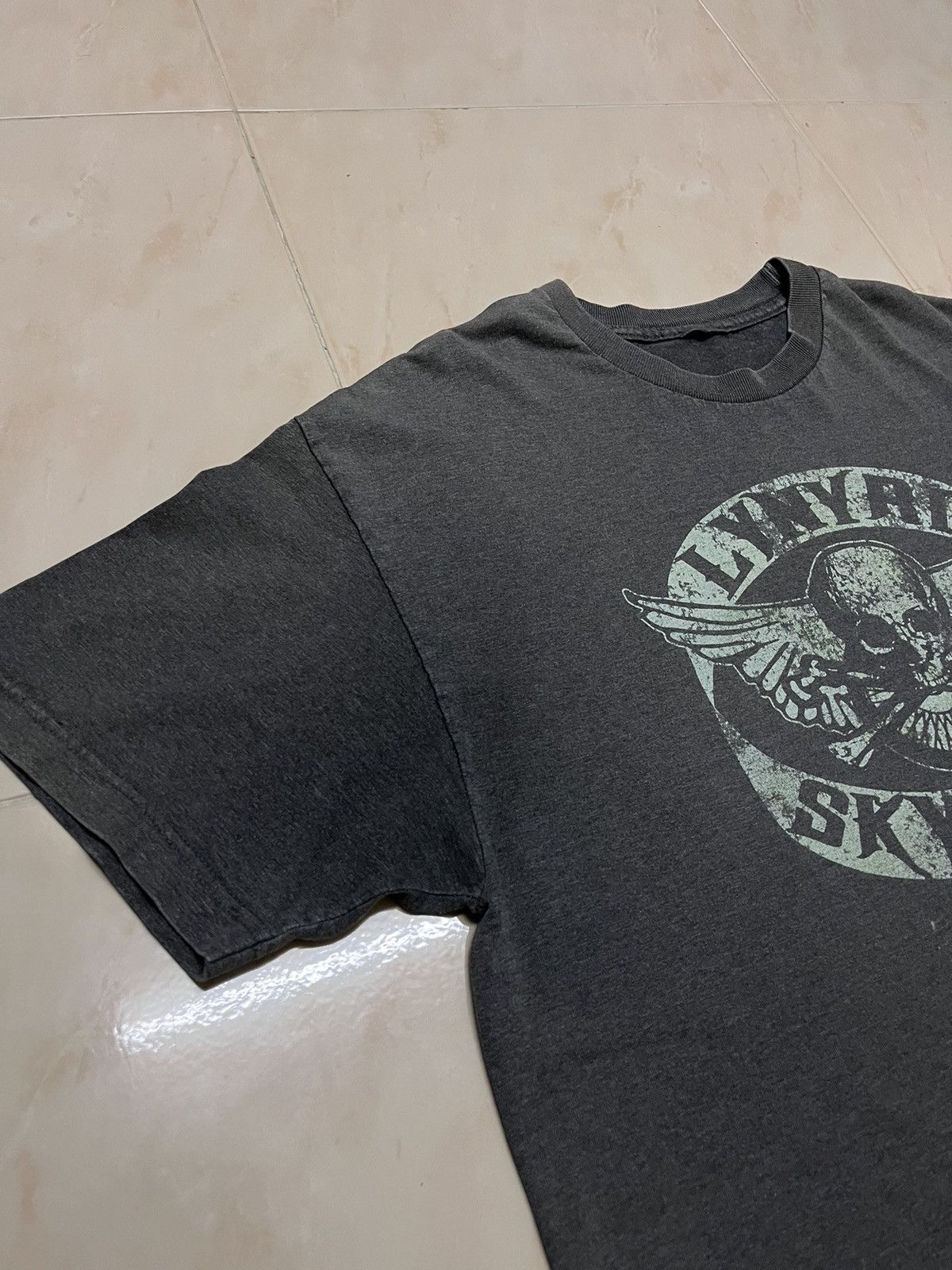Band Tees Vintage Lynyrd Skynyrd t shirt big logo fit L Size US XL / EU 56 / 4 - 4 Thumbnail