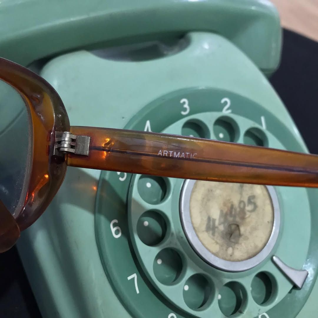 Arts & Science Vintage Vintage 70s Tv Sunglasses Turtoise Frame Artmatic Size ONE SIZE - 2 Thumbnail