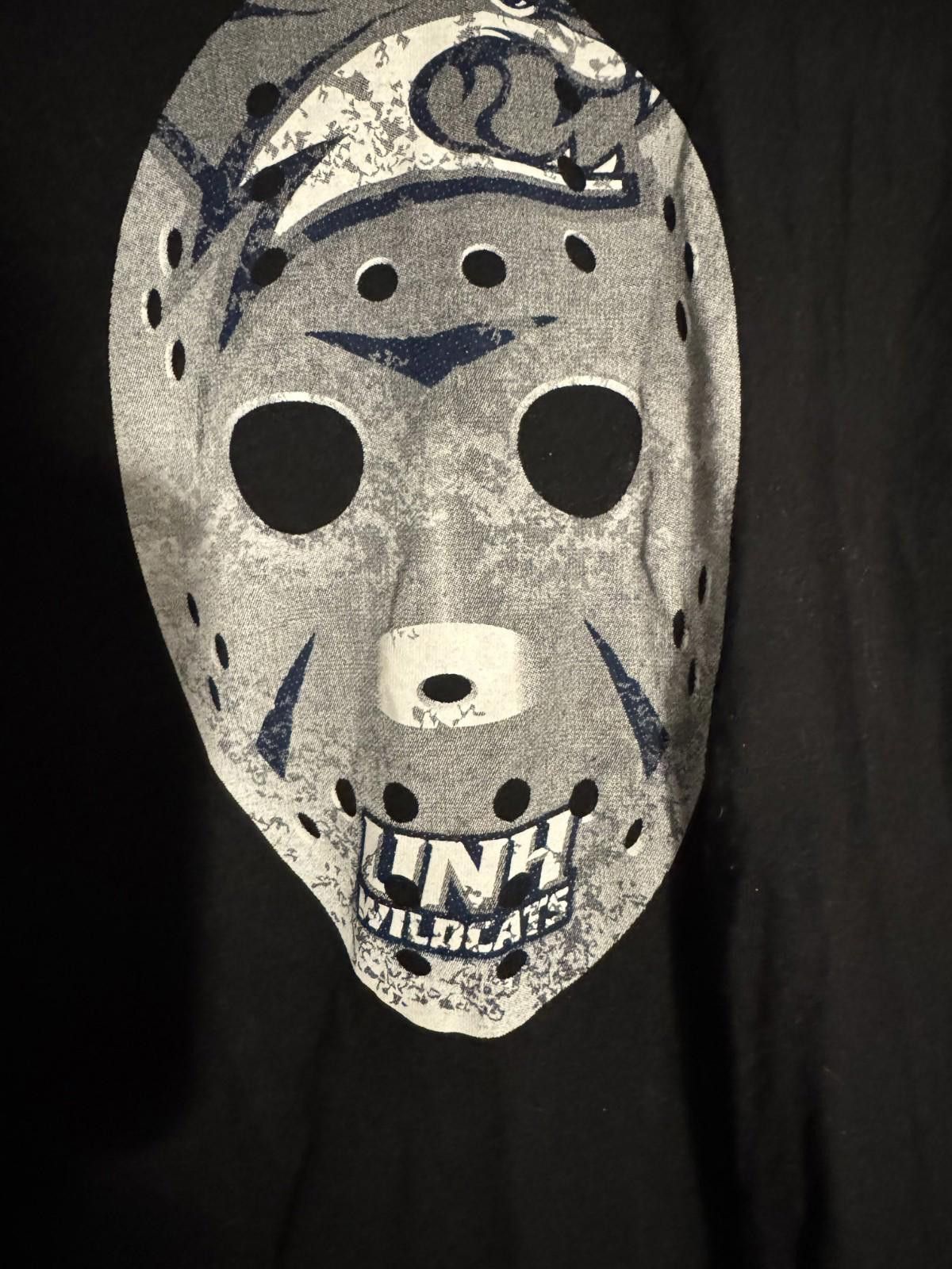 The Unbranded Brand New Hampshire Wildcats UNH Hockey Mask T-shirt Men's L Black Size US L / EU 52-54 / 3 - 4 Thumbnail