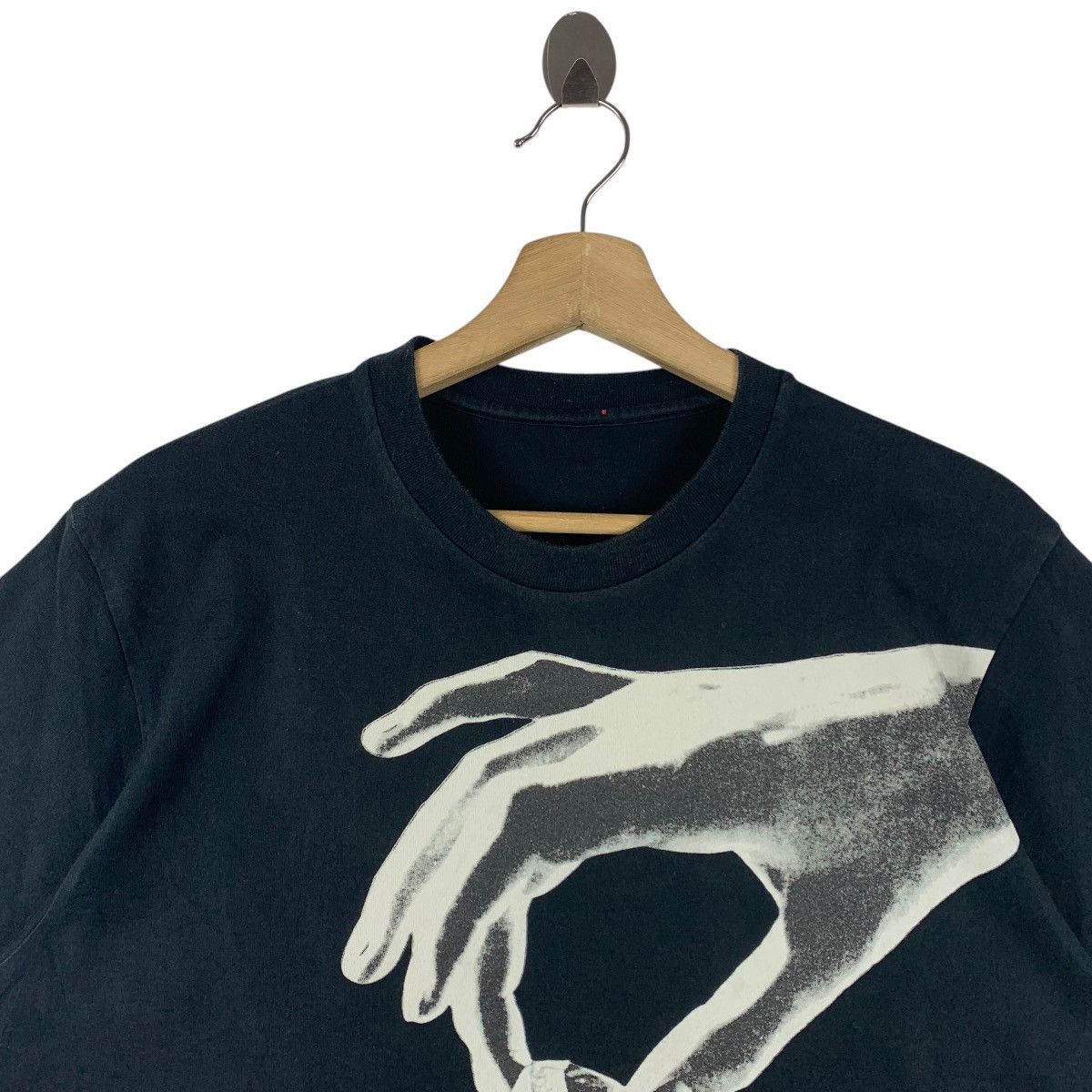 Barbara Kruger × Uniqlo × Vintage Vintage BARBARA KRUGER remote control art tee shirt Size US M / EU 48-50 / 2 - 2 Thumbnail