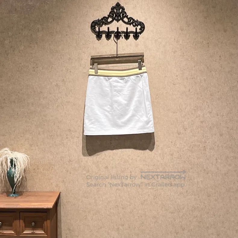 Hermes Hermes White Embroidered Badge Letter Logo Skirt Size 33" - 2 Thumbnail