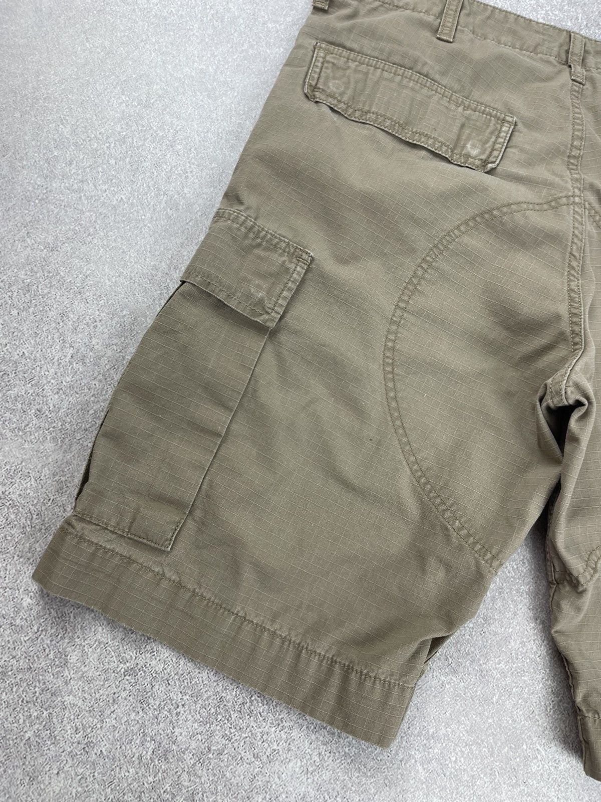 Carhartt Vintage Carhartt Regular Cargo Shorts Size 31 Size US 31 - 11 Thumbnail