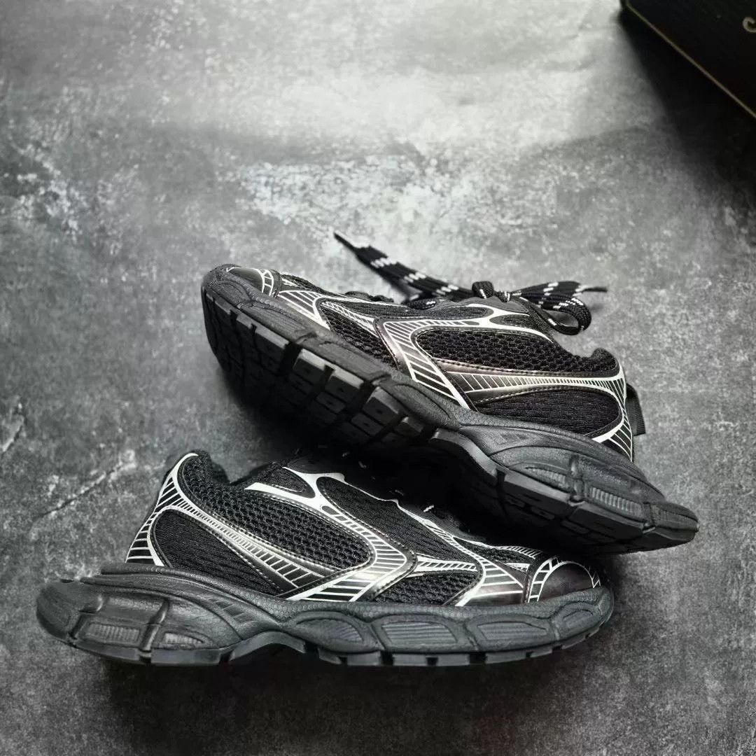 Balenciaga Balenciaga Silver Lowtop Sneakers XXXL Men Size US 10 / EU 43 - 1 Thumbnail